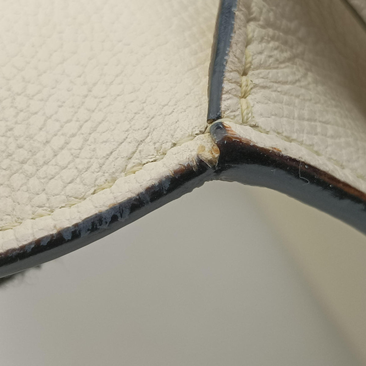 Pre-owned Valextra Iside White Calfskin  shoulderbag | stylenewstar