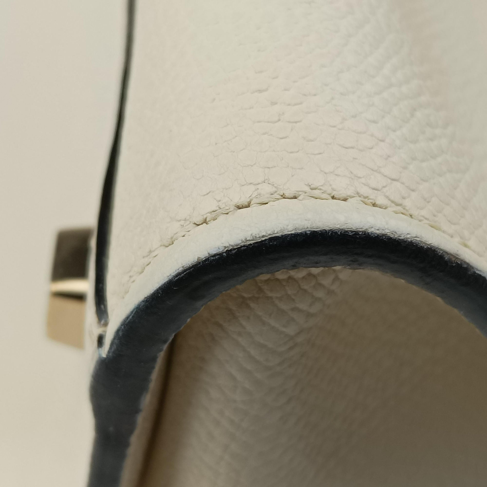 Pre-owned Valextra Iside White Calfskin  shoulderbag | stylenewstar
