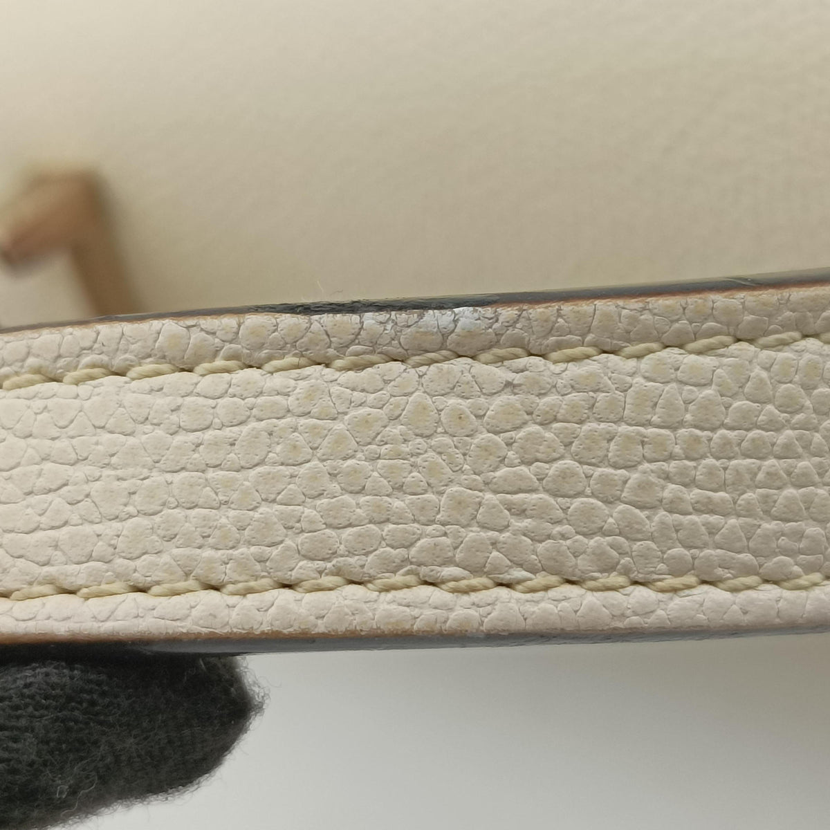 Pre-owned Valextra Iside White Calfskin  shoulderbag | stylenewstar