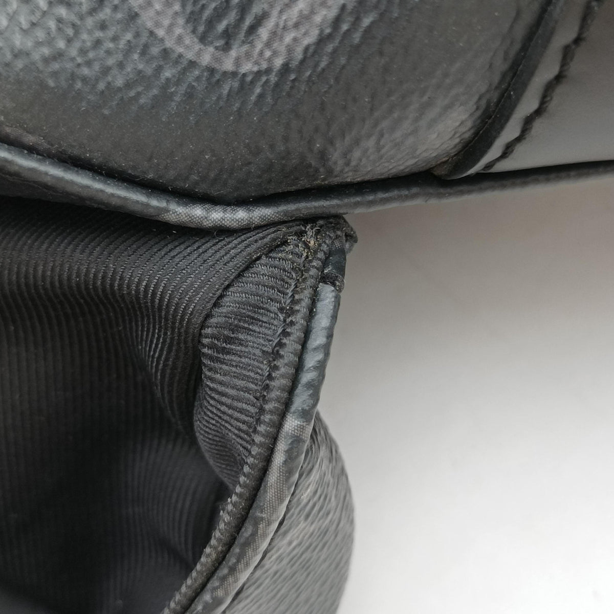 Vintage Louis Vuitton Messenger Voyage PM Noir Monogram Eclipse M40511 shoulderbag | stylenewstar