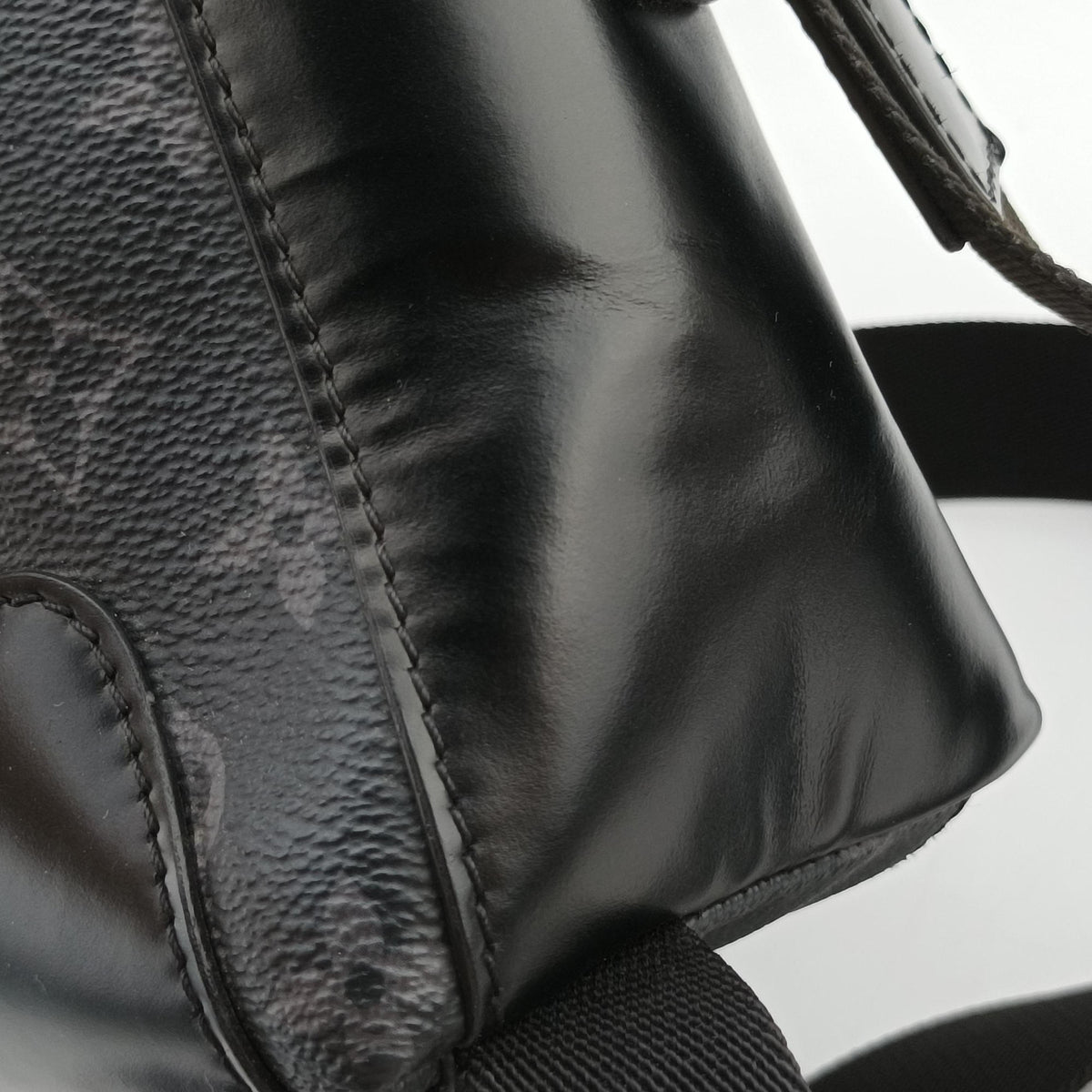 Vintage Louis Vuitton Messenger Voyage PM Noir Monogram Eclipse M40511 shoulderbag | stylenewstar