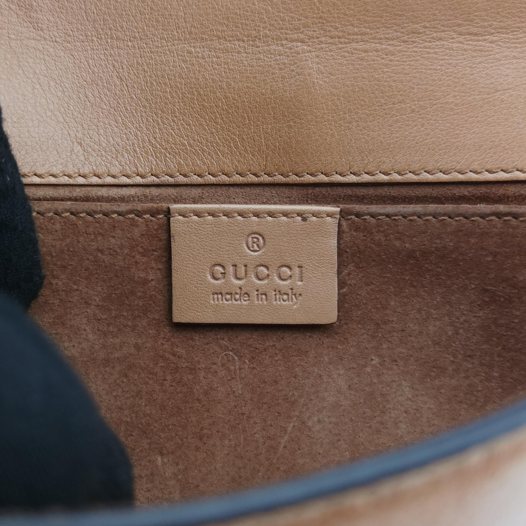 Vintage Gucci Romy Beige Suede 167738 clutchbag | stylenewstar