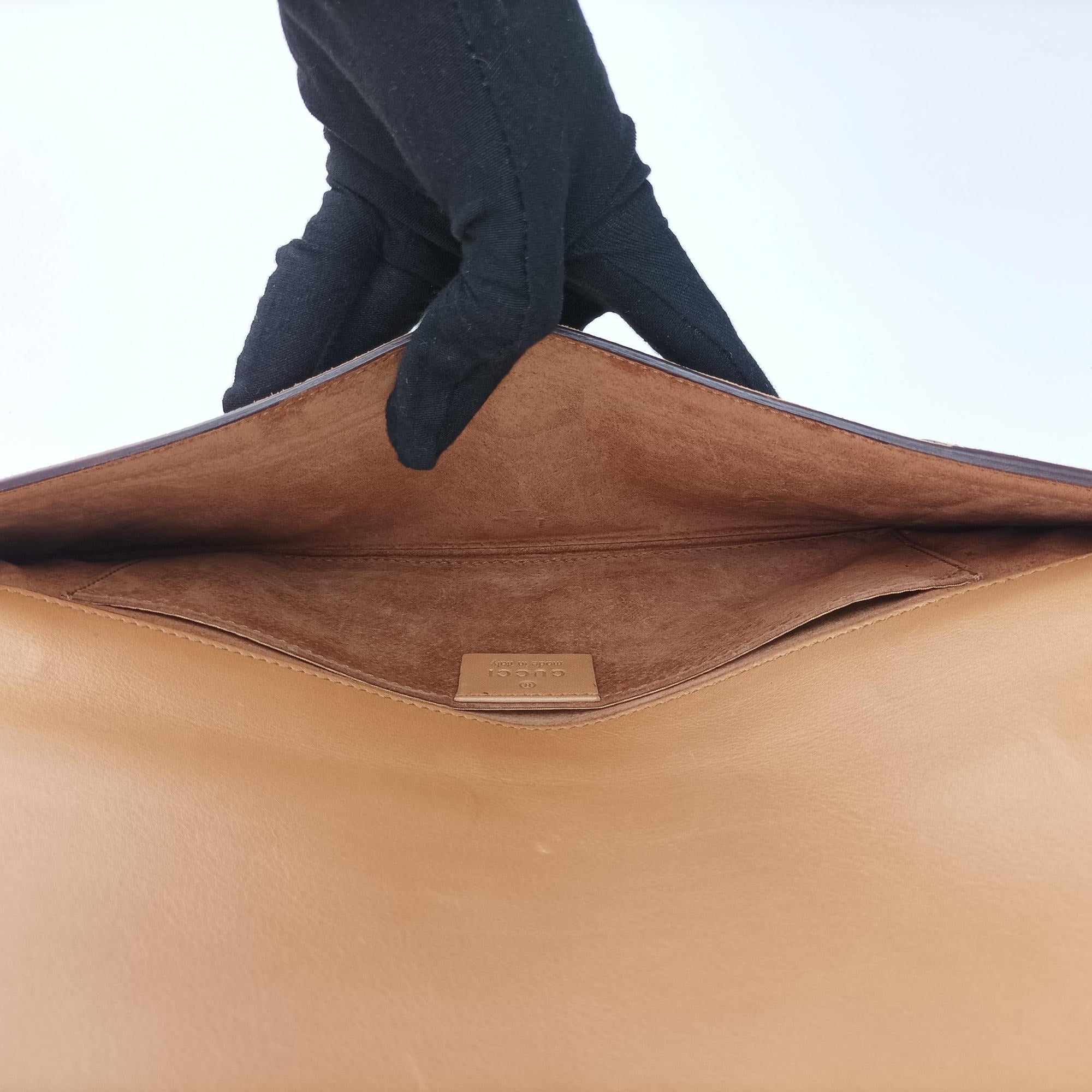 Vintage Gucci Romy Beige Suede 167738 clutchbag | stylenewstar