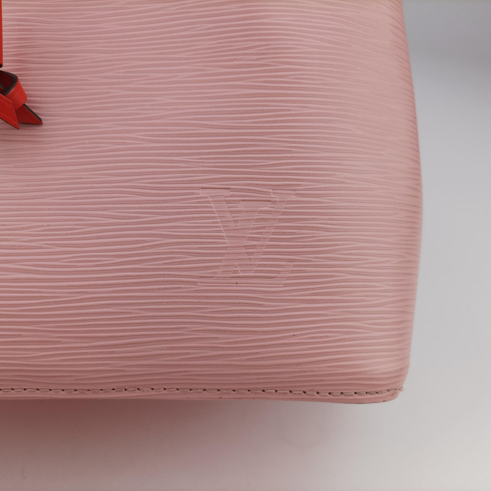 Secondhand Louis Vuitton NeoNoe Rose Valerine Epi M54370 shoulderbag | stylenewstar