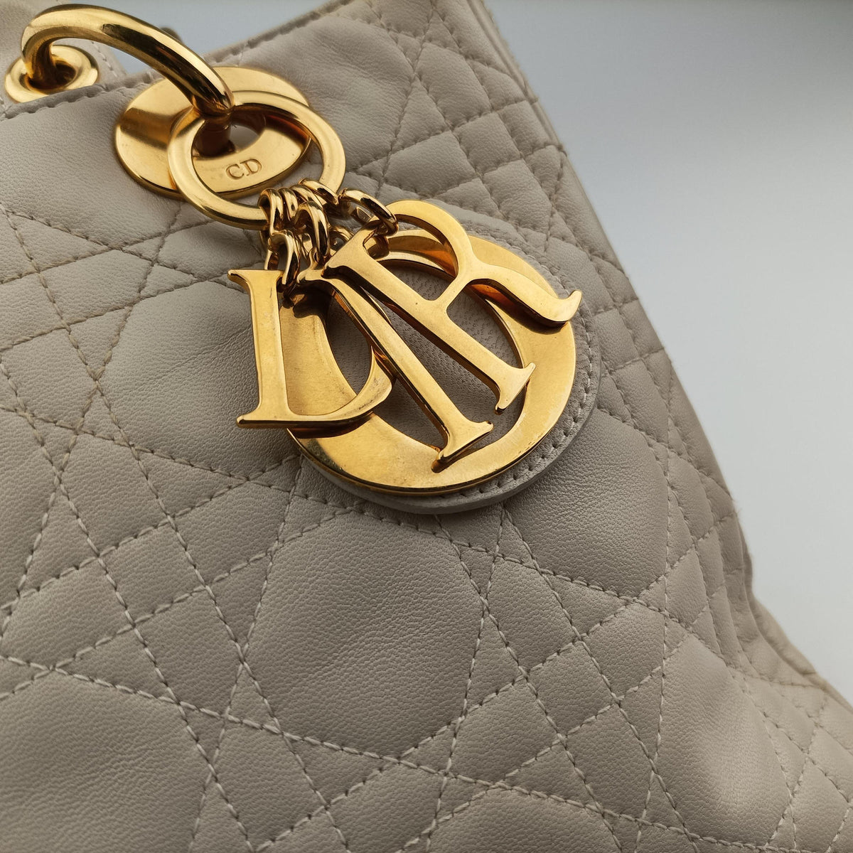 Pre-owned Christian Dior Lady Dior White lambskin  shoulderbag | stylenewstar