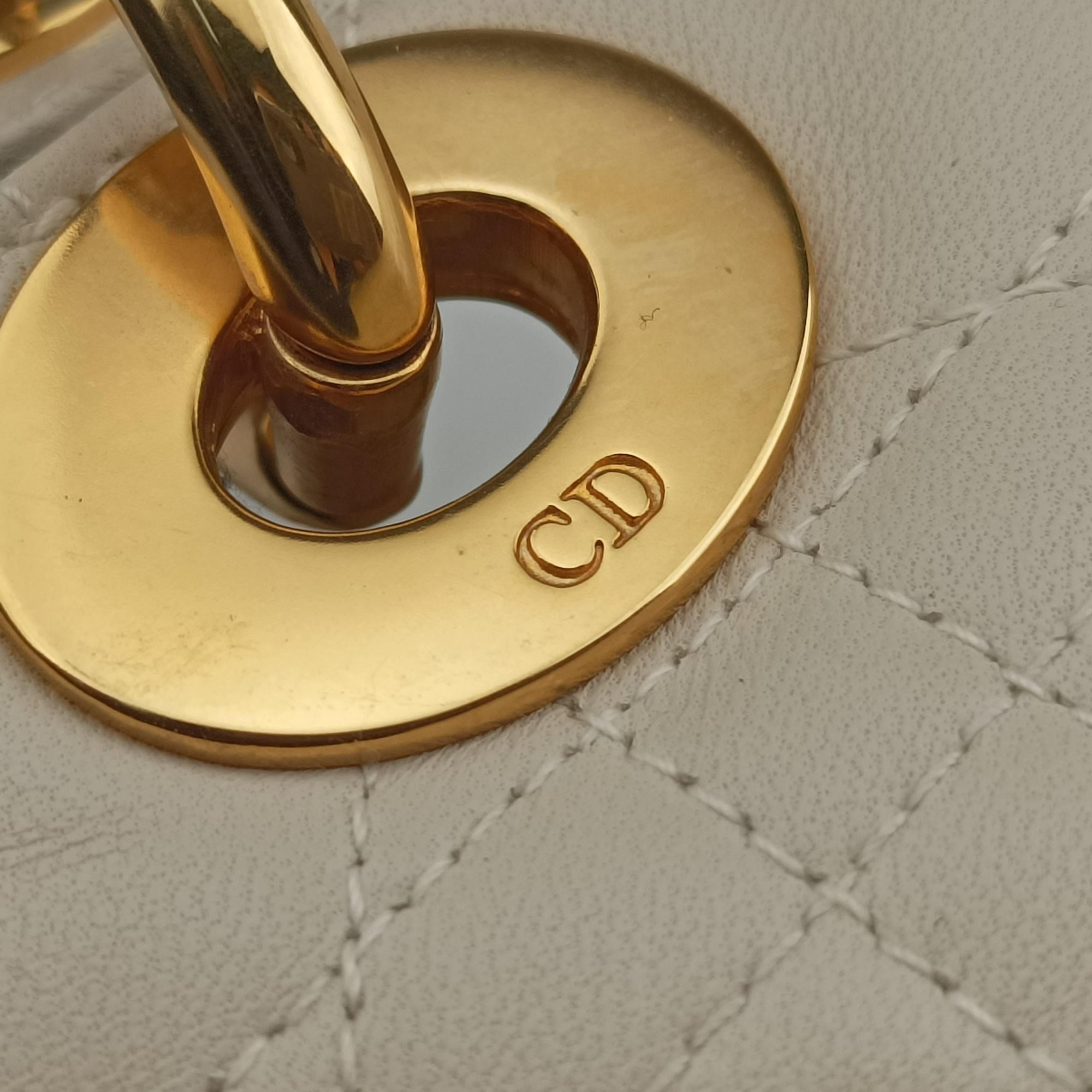 Pre-owned Christian Dior Lady Dior White lambskin  shoulderbag | stylenewstar