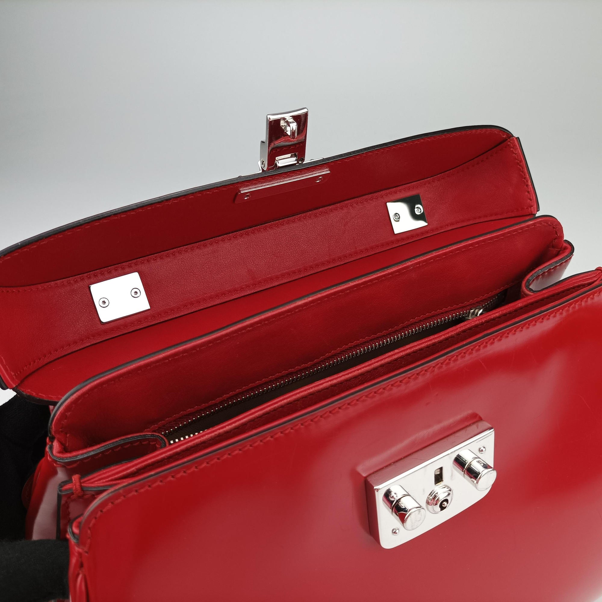 Pre-owned Gucci Bamboo Red Leather 331830 handbag | stylenewstar