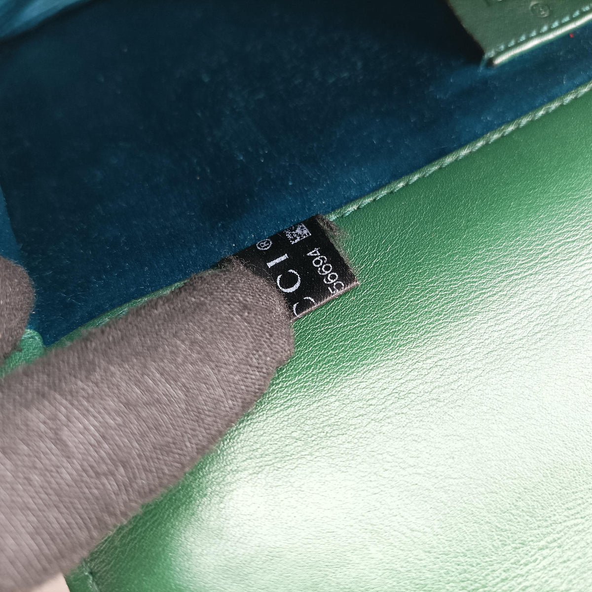Pre-owned Gucci Dionysus Green velour 499623 shoulderbag | stylenewstar