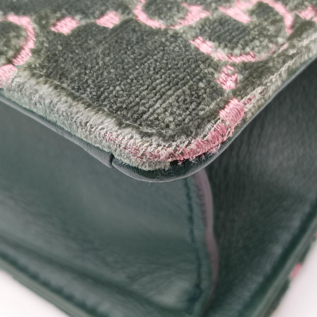 Pre-owned Gucci Dionysus Green velour 499623 shoulderbag | stylenewstar