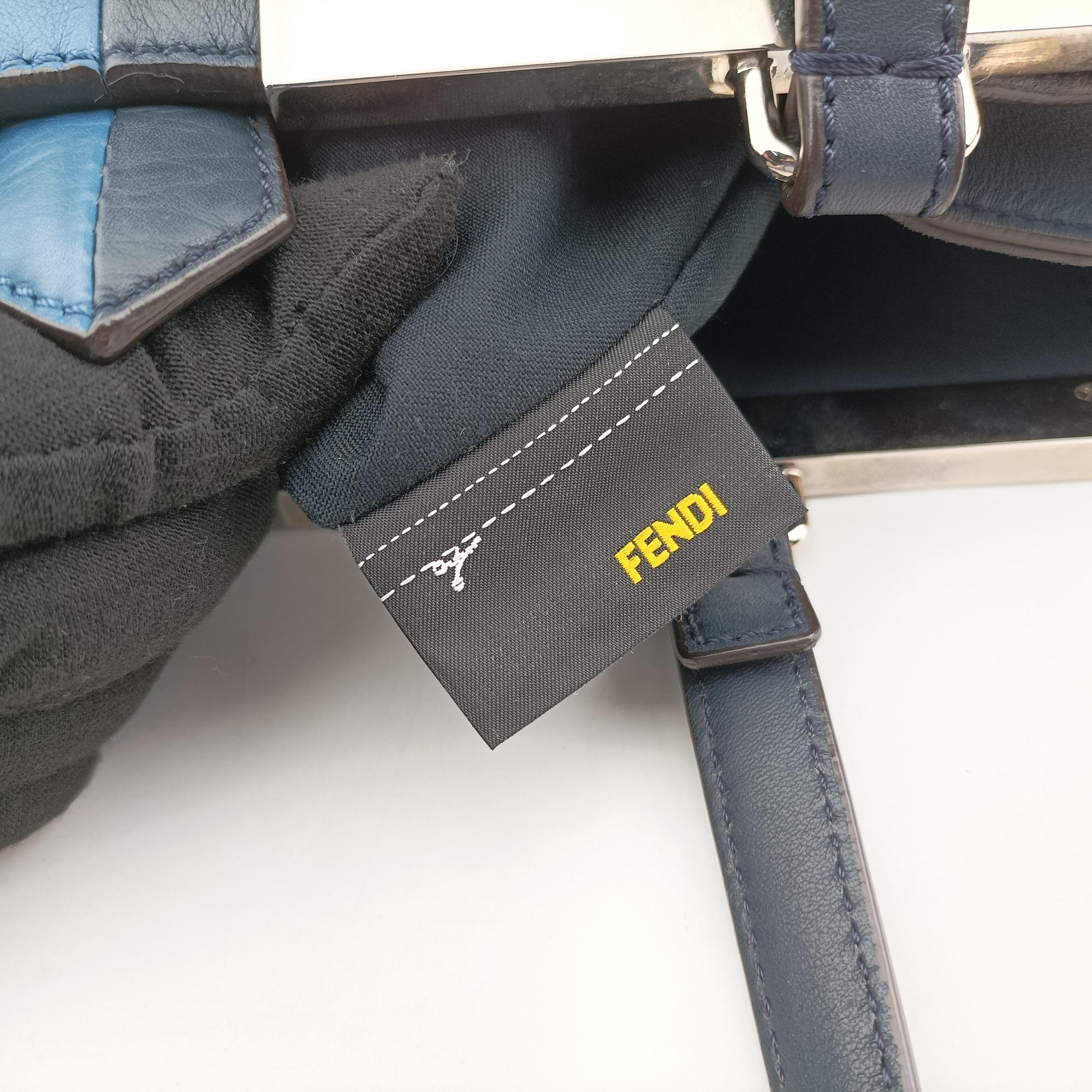 Pre-owned Fendi Troisjours Navy × Blue Leather 8BH272 shoulderbag | stylenewstar