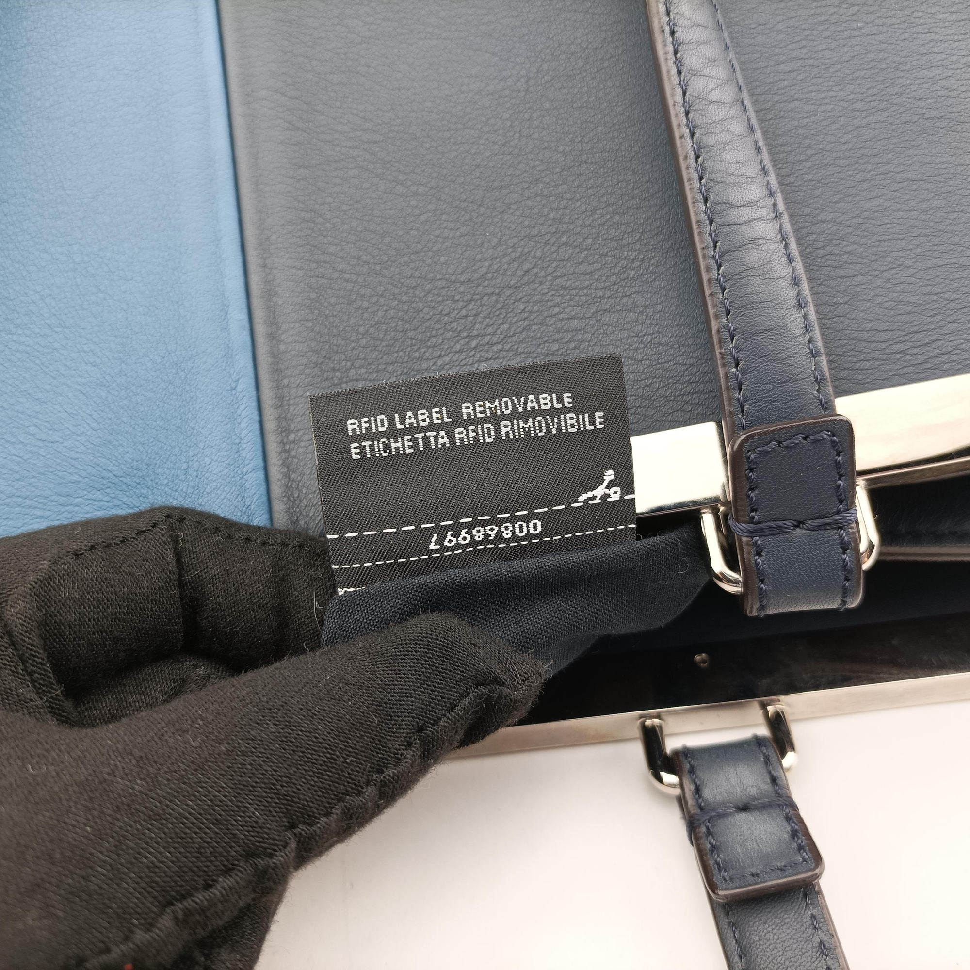 Pre-owned Fendi Troisjours Navy × Blue Leather 8BH272 shoulderbag | stylenewstar