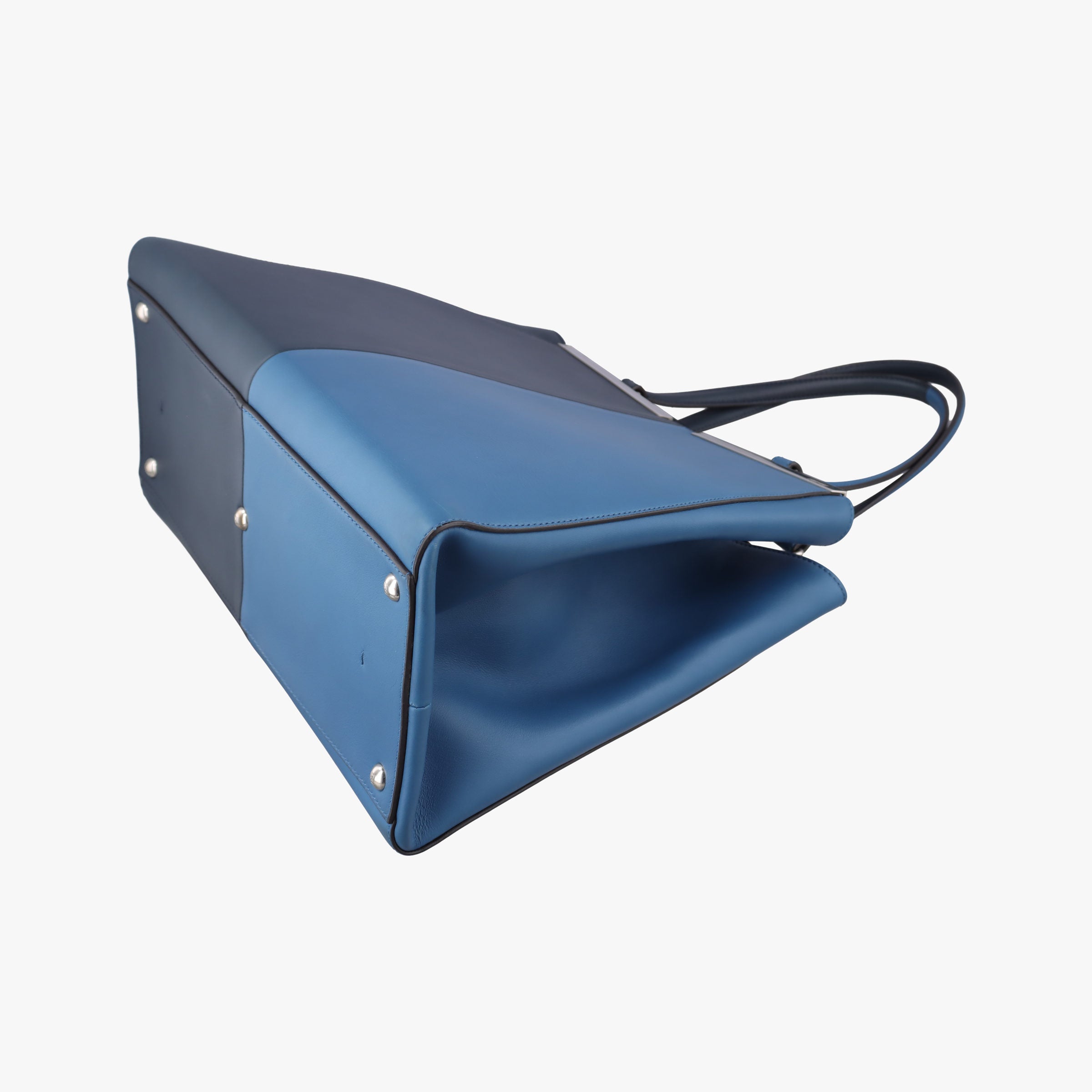 Pre-owned Fendi Troisjours Navy × Blue Leather 8BH272 shoulderbag | stylenewstar