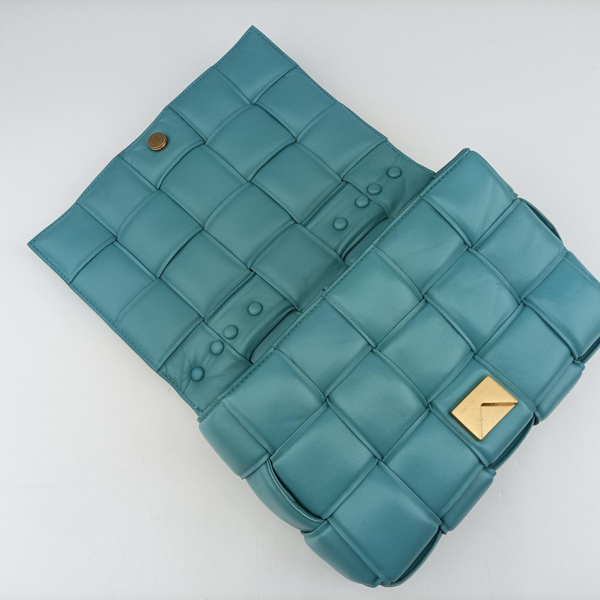 Pre-owned Bottega Veneta The Chain Cassette Blue lambskin  shoulderbag | stylenewstar