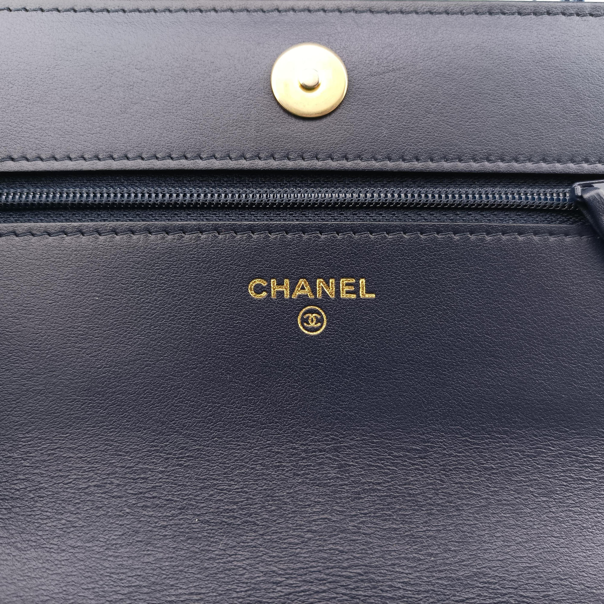 Secondhand Chanel Chanel 19 WOC Houndstooth White × Navy fabric AP0957 shoulderbag | stylenewstar