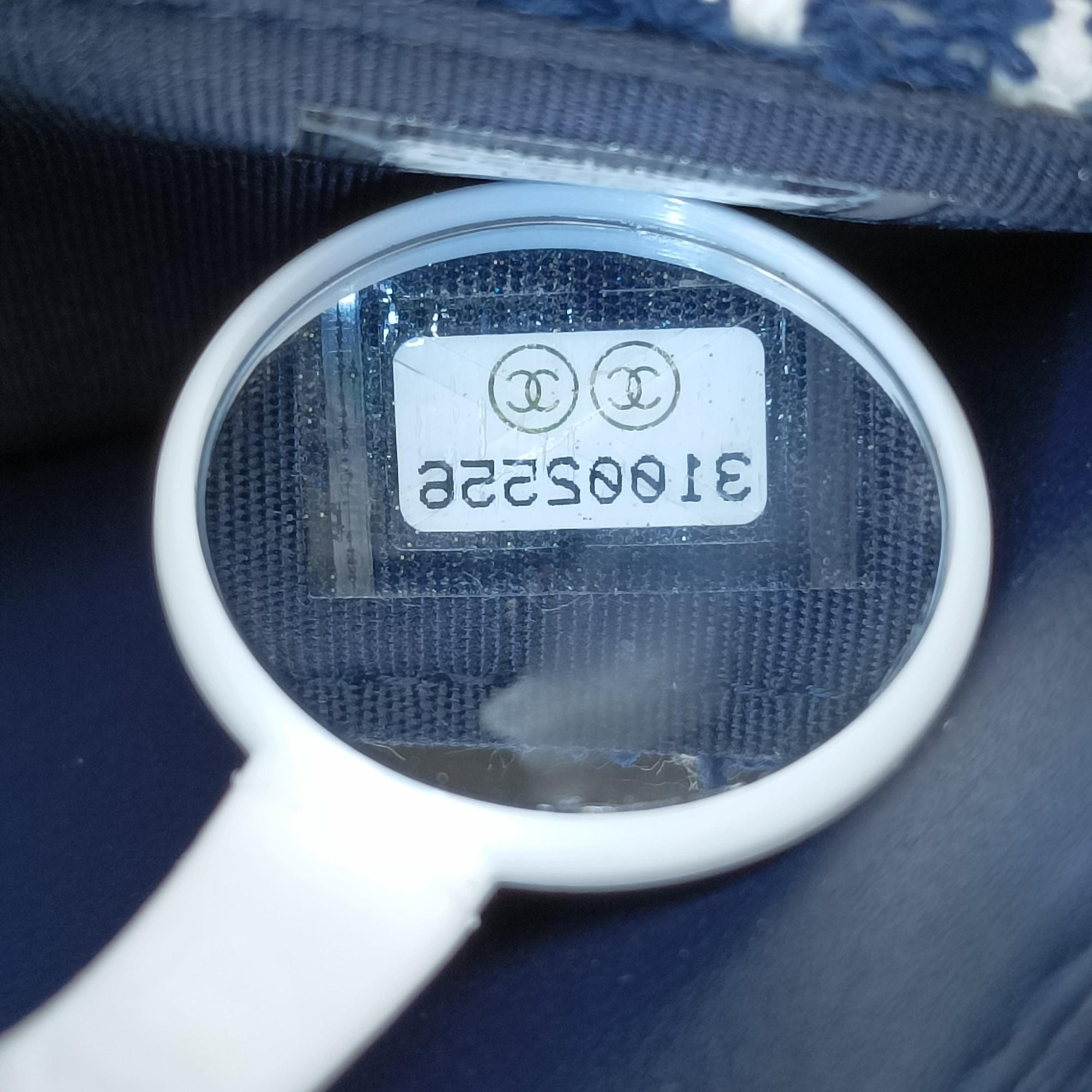 Secondhand Chanel Chanel 19 WOC Houndstooth White × Navy fabric AP0957 shoulderbag | stylenewstar