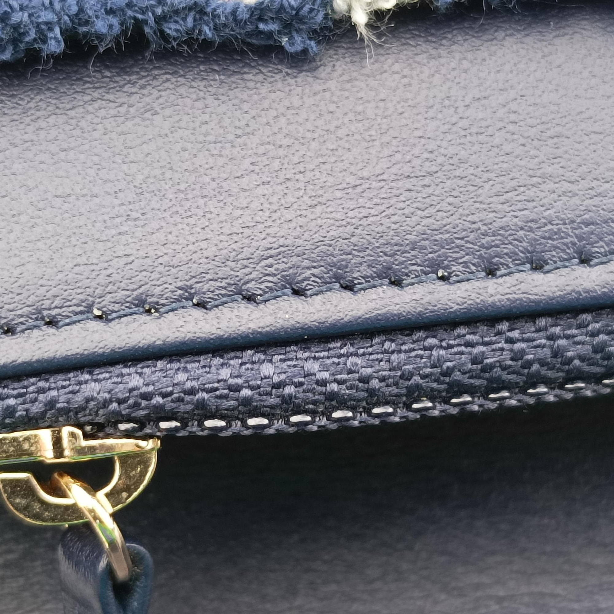 Secondhand Chanel Chanel 19 WOC Houndstooth White × Navy fabric AP0957 shoulderbag | stylenewstar