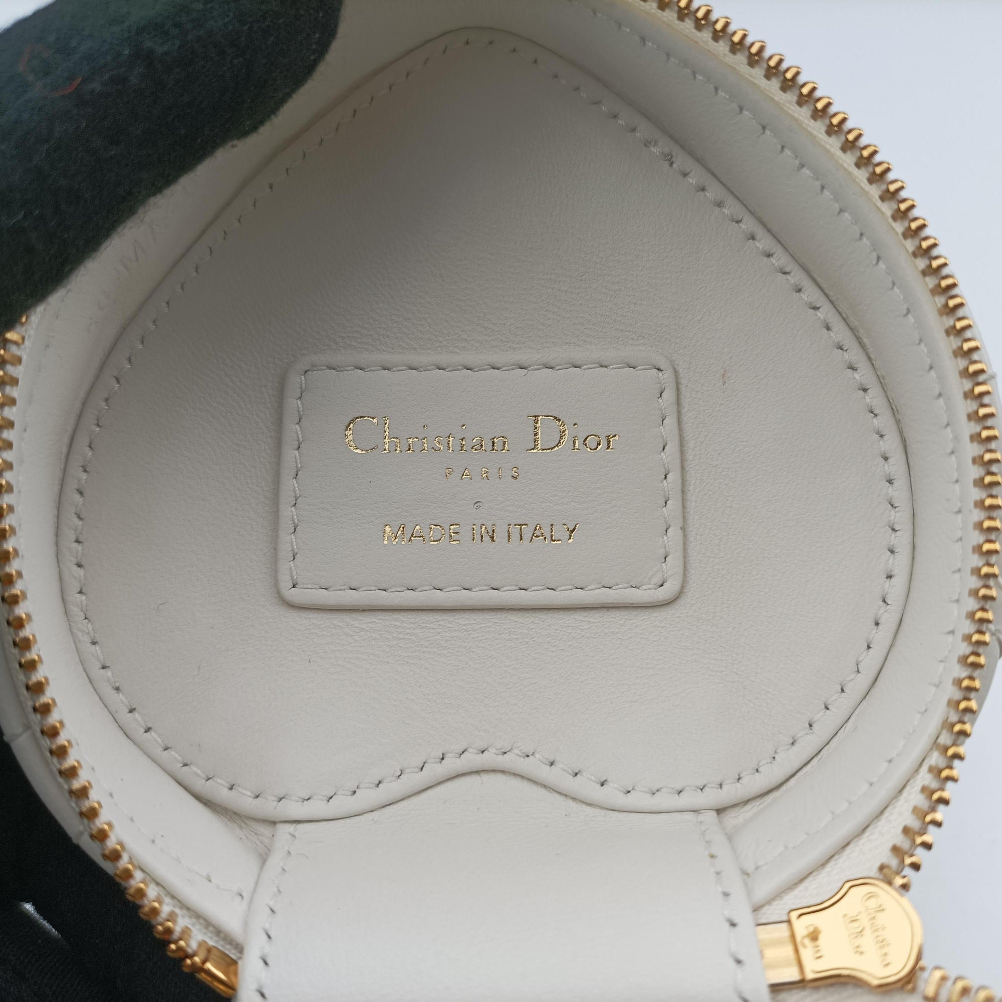 Secondhand Christian Dior Dioramour Dior Caro Heart Micro Vanity Case White Lambskin  shoulderbag | stylenewstar