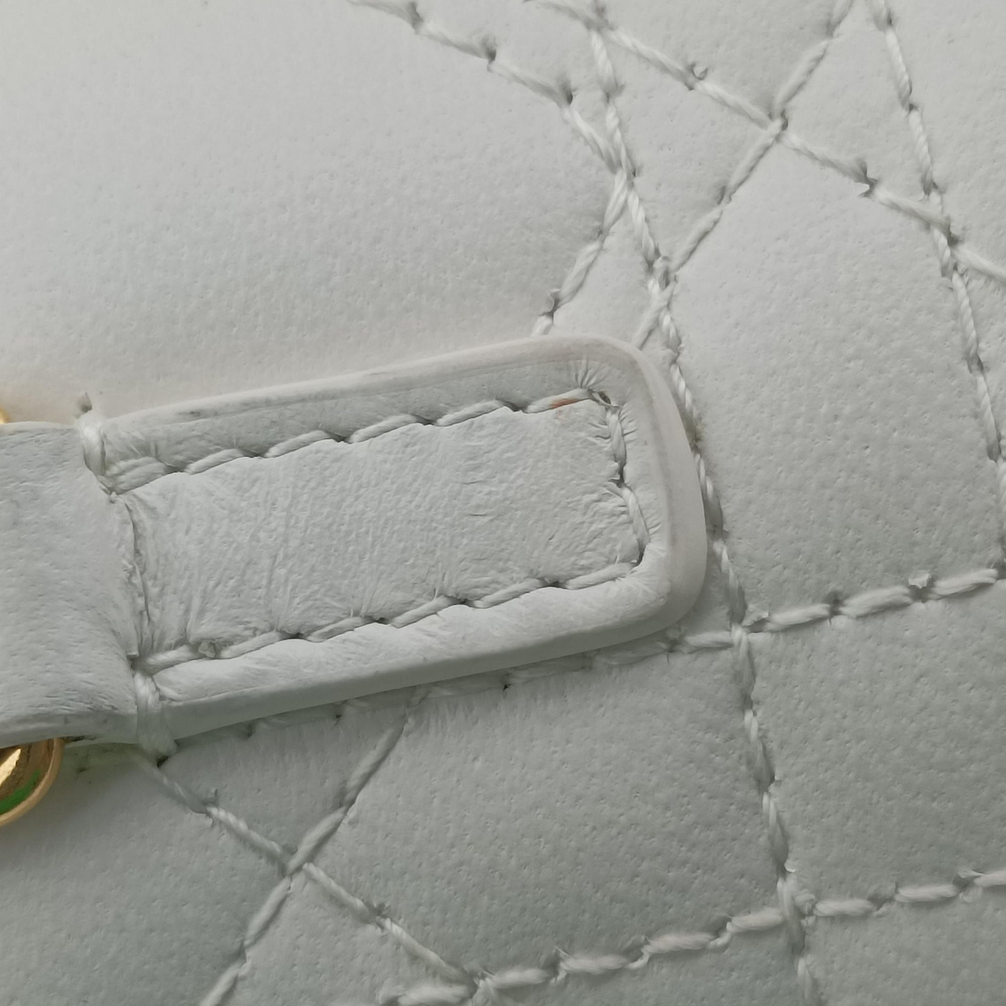 Secondhand Christian Dior Dioramour Dior Caro Heart Micro Vanity Case White Lambskin  shoulderbag | stylenewstar