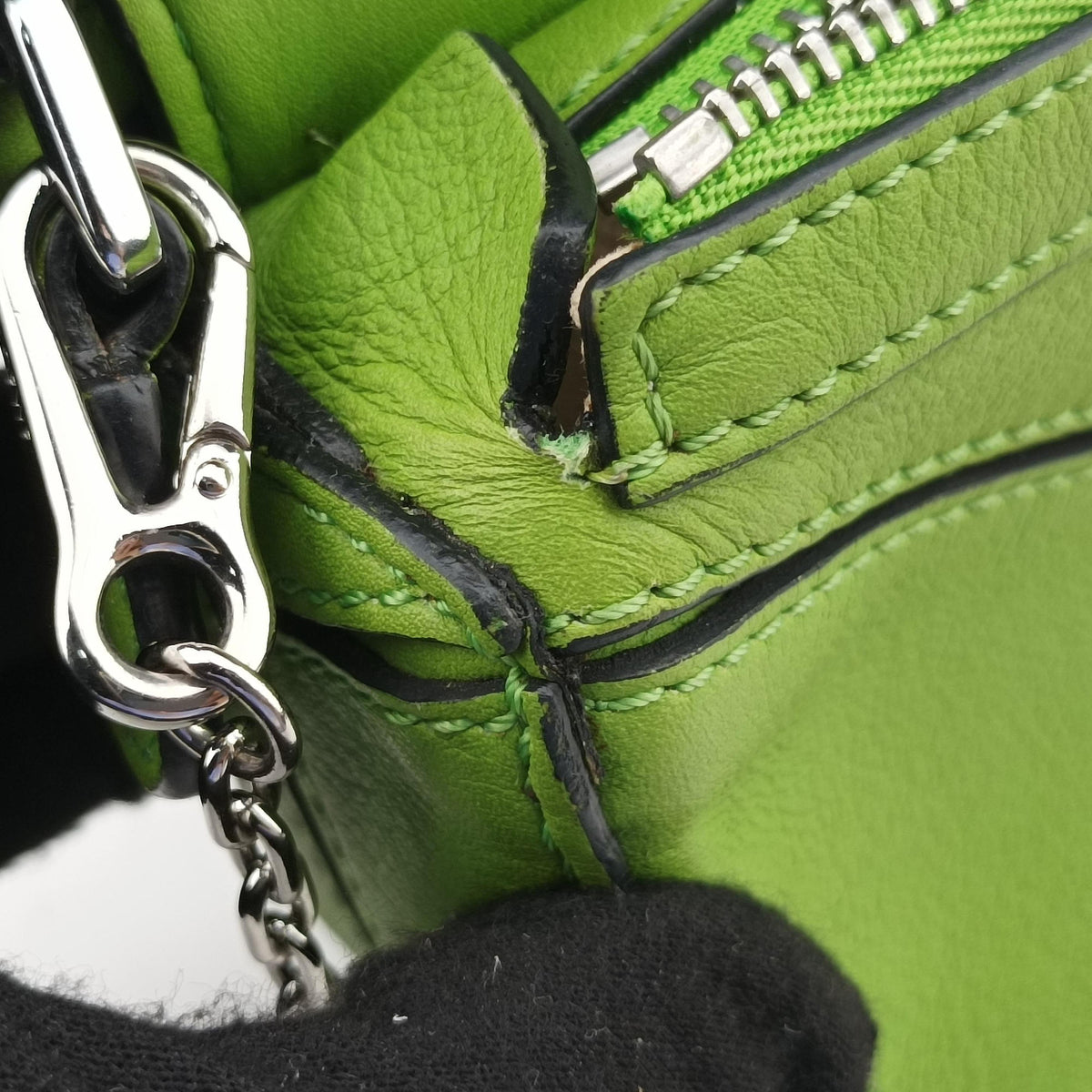 Pre-owned Loewe Puzzle Nano Green Leather  shoulderbag | stylenewstar