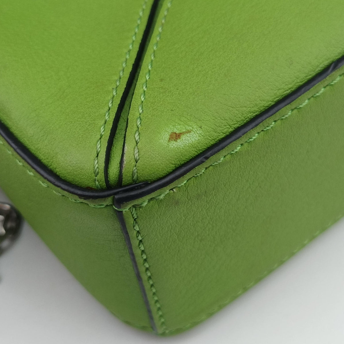 Pre-owned Loewe Puzzle Nano Green Leather  shoulderbag | stylenewstar