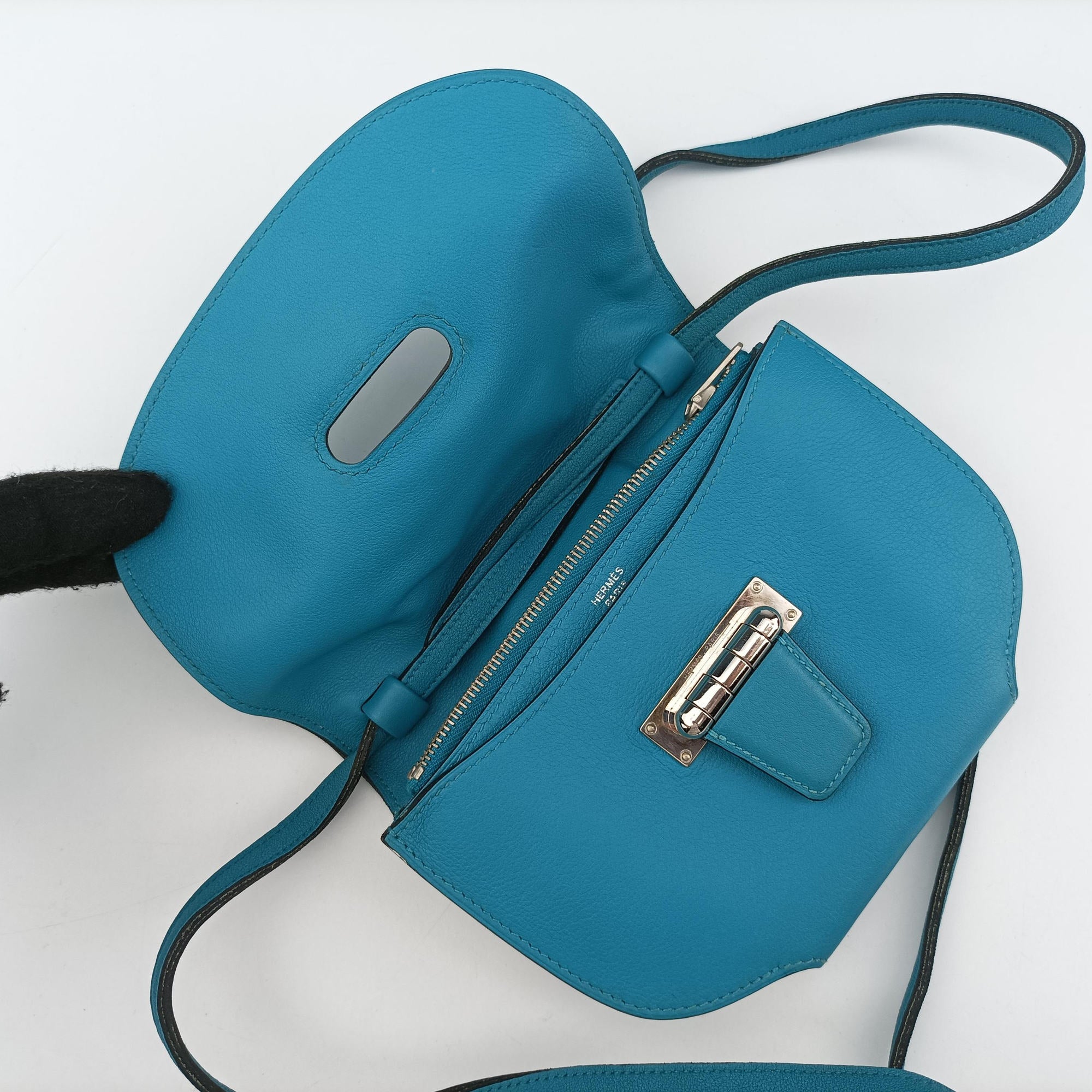 Pre-owned Hermes Convoyeur Blue Leather  shoulderbag | stylenewstar