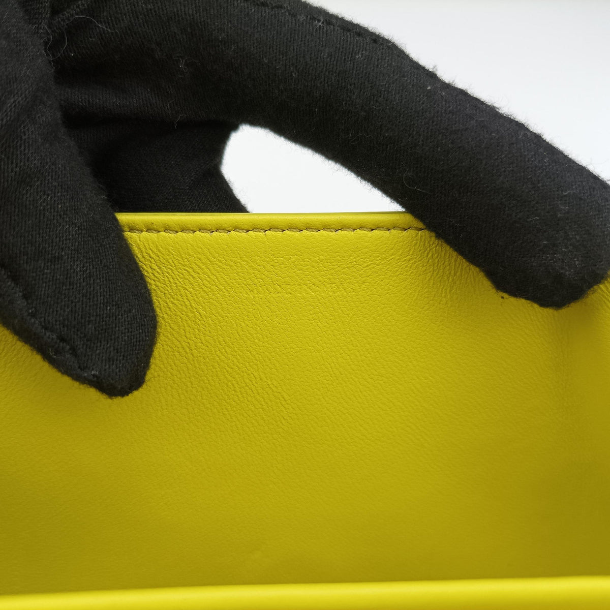 Pre-owned Celine Triomphe Chain Yellow Leather  shoulderbag | stylenewstar