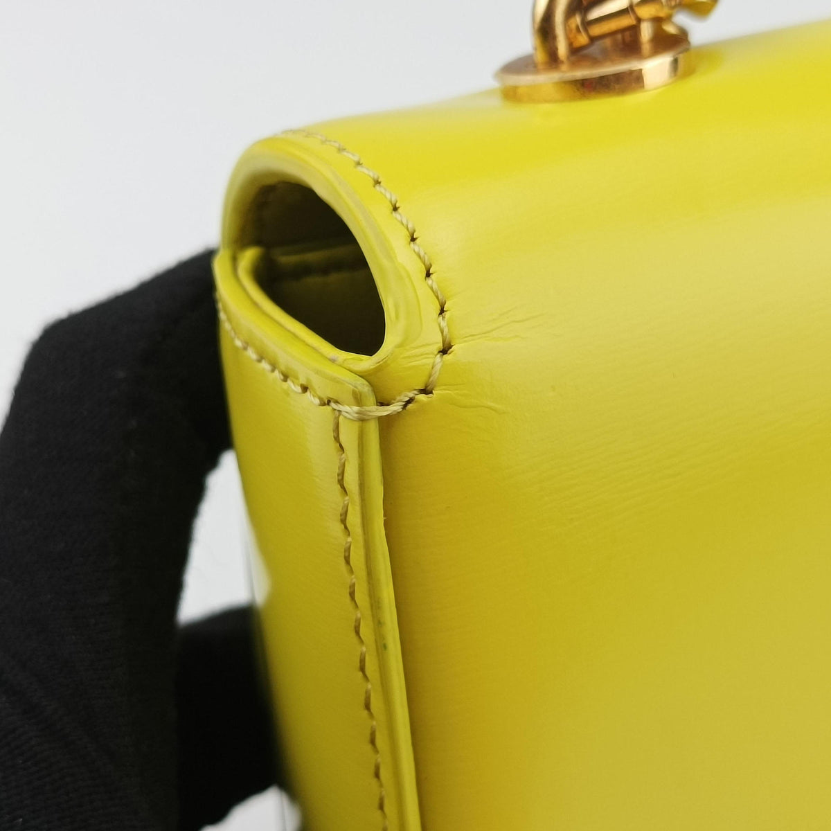 Pre-owned Celine Triomphe Chain Yellow Leather  shoulderbag | stylenewstar