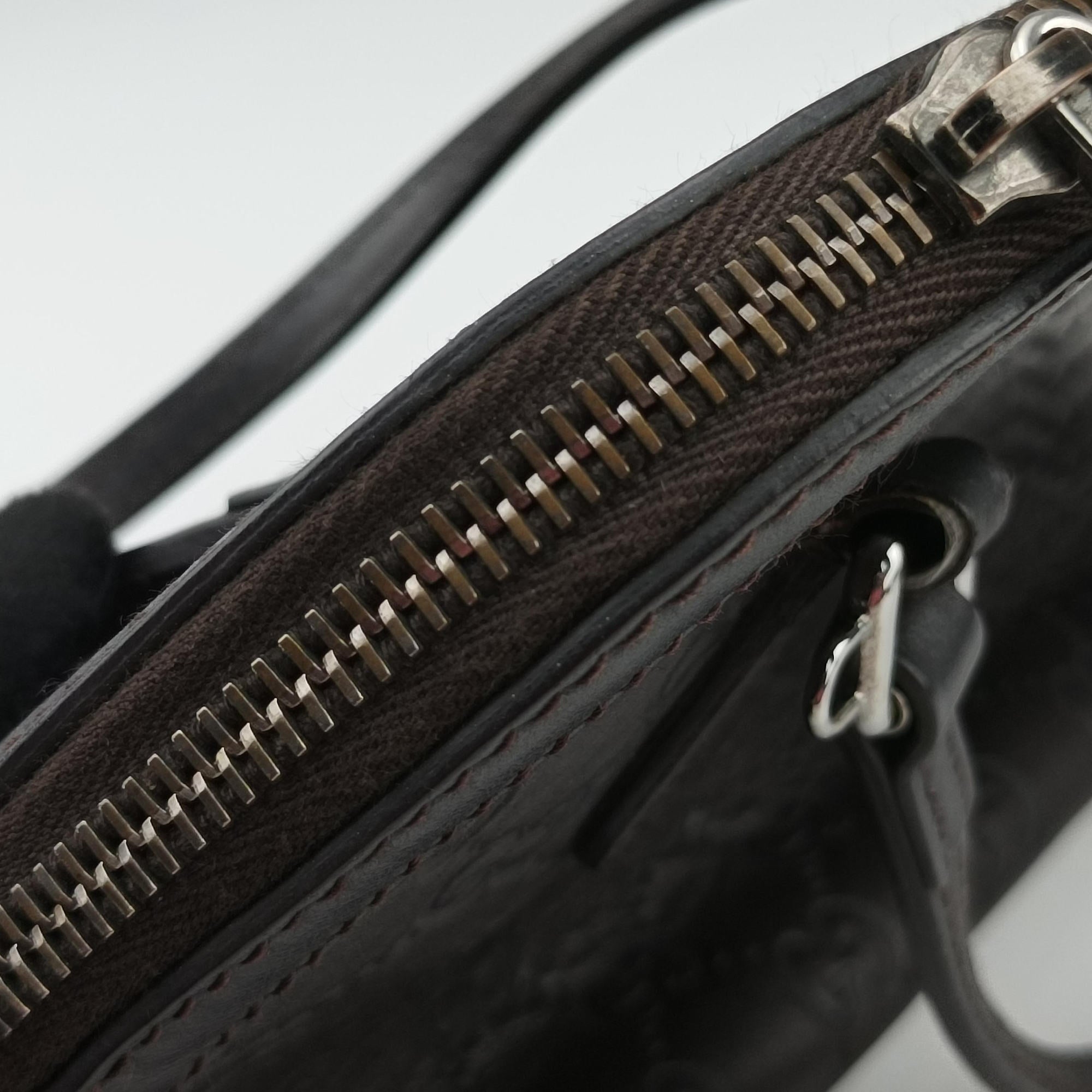 Secondhand Gucci Microguccissima dome Black Leather 341504 shoulderbag | stylenewstar