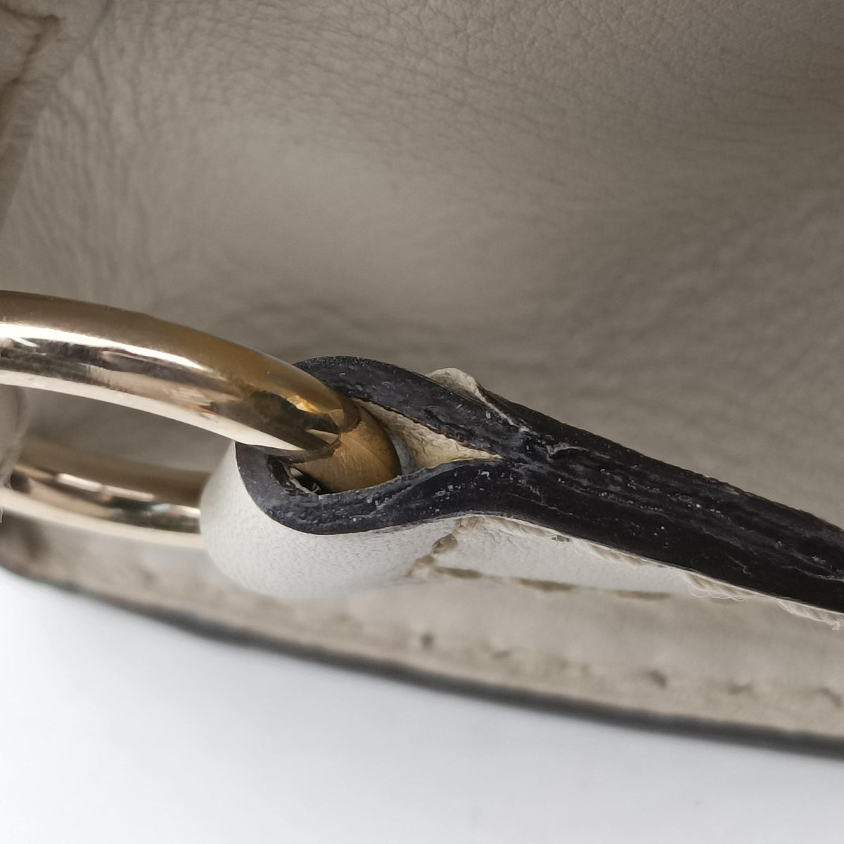Secondhand Gucci Stirrup White Leather 277515 handbag | stylenewstar