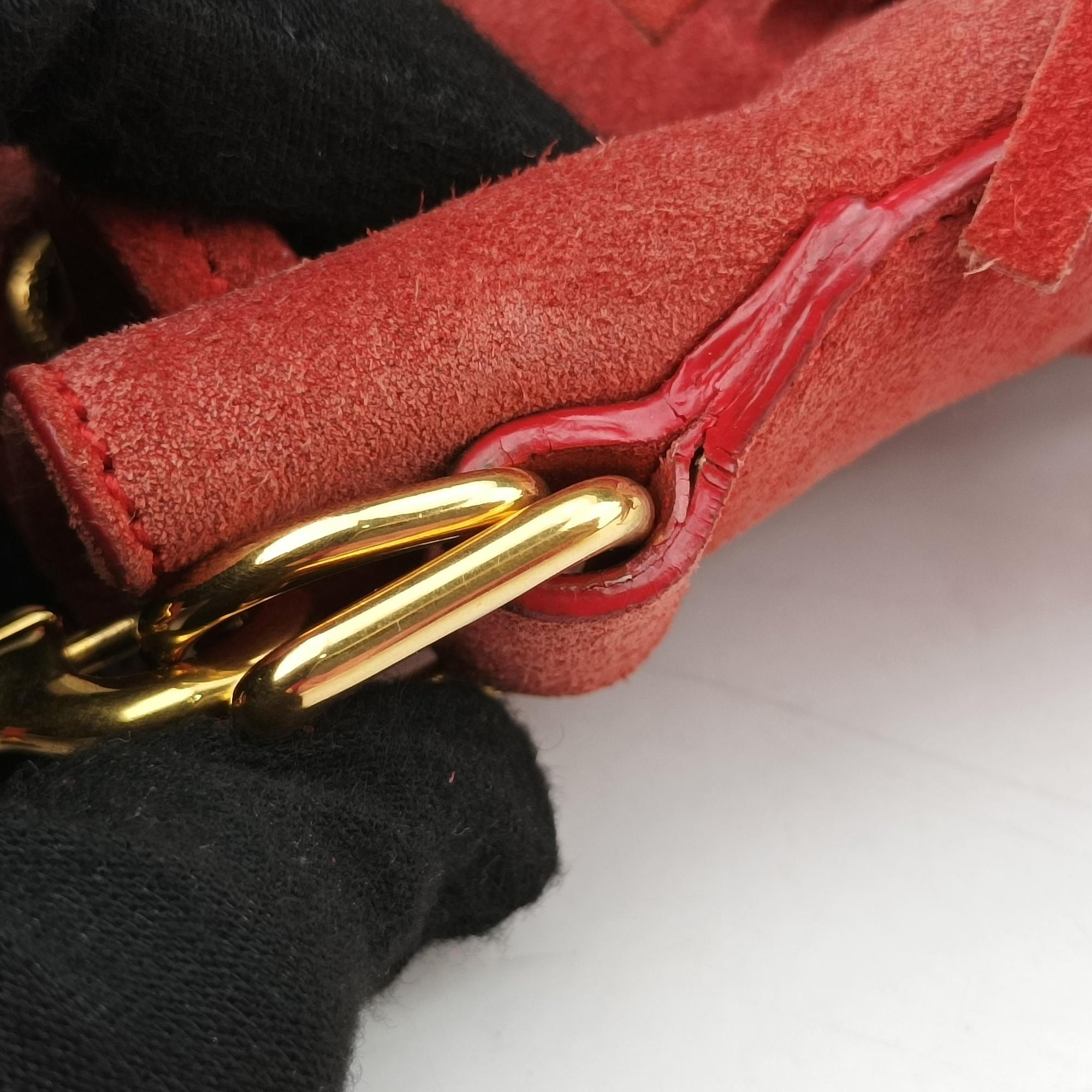 Secondhand Yves Saint Laurent Fringe Red suede 372453 shoulderbag | stylenewstar