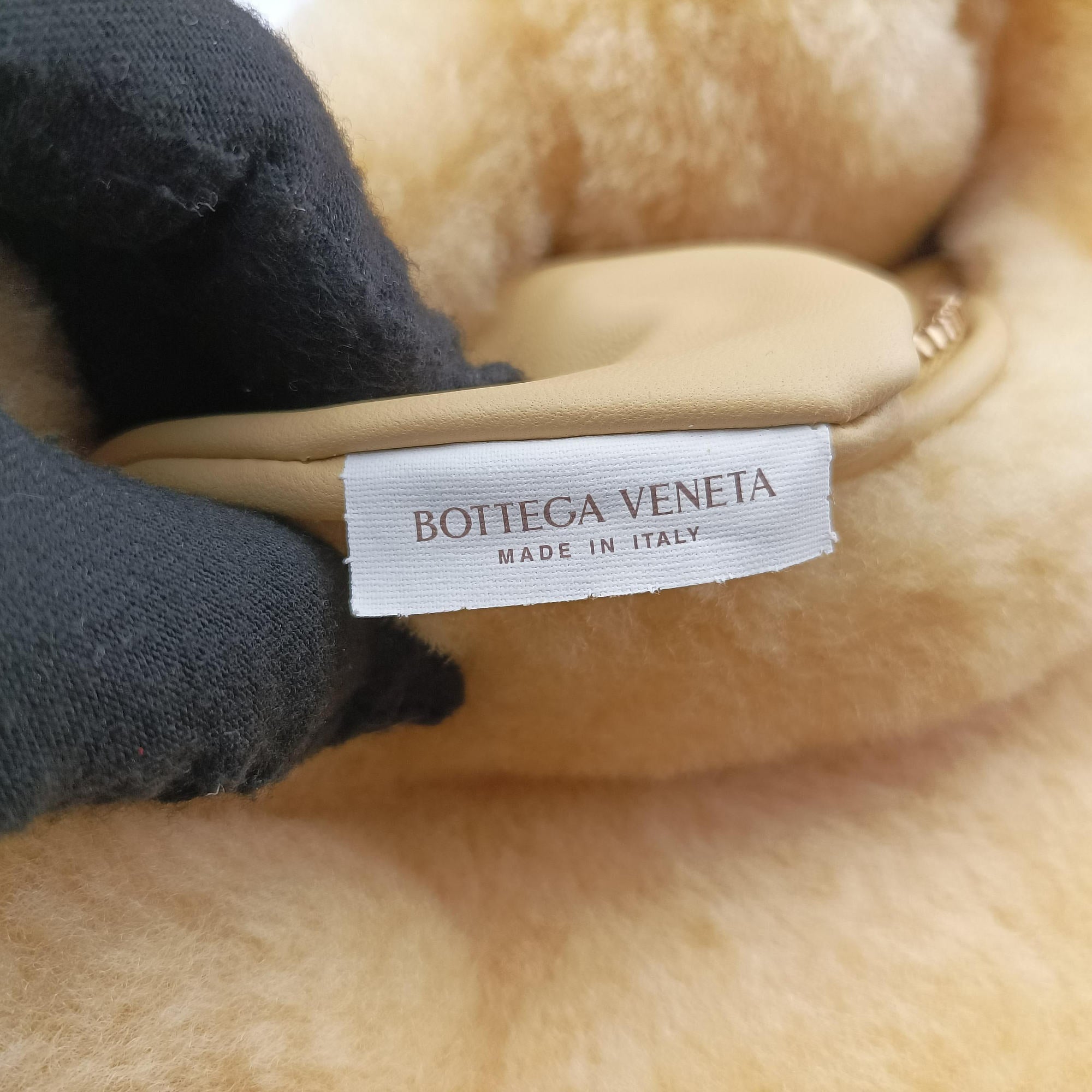 Secondhand Bottega Veneta The Jodie Yellow Pile  shoulderbag | stylenewstar