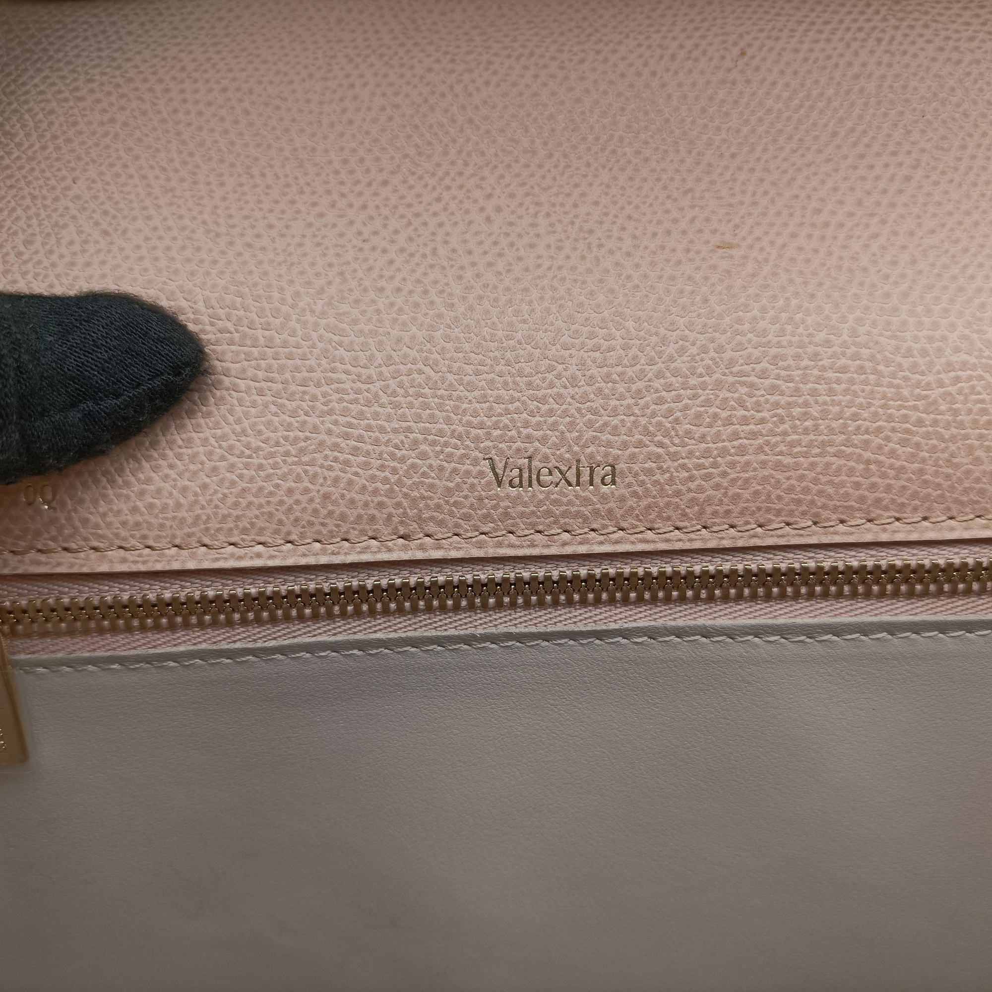 Pre-owned Valextra Iside Pink Calfskin  shoulderbag | stylenewstar