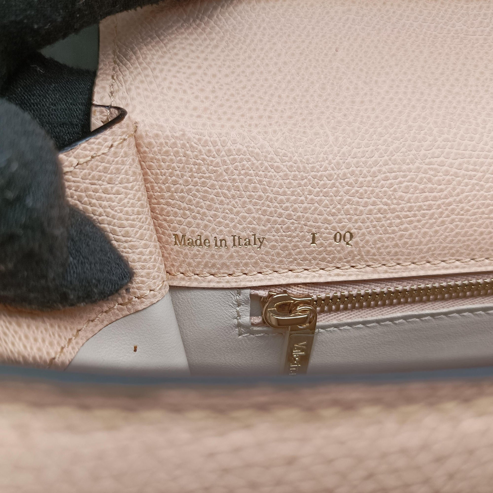 Pre-owned Valextra Iside Pink Calfskin  shoulderbag | stylenewstar