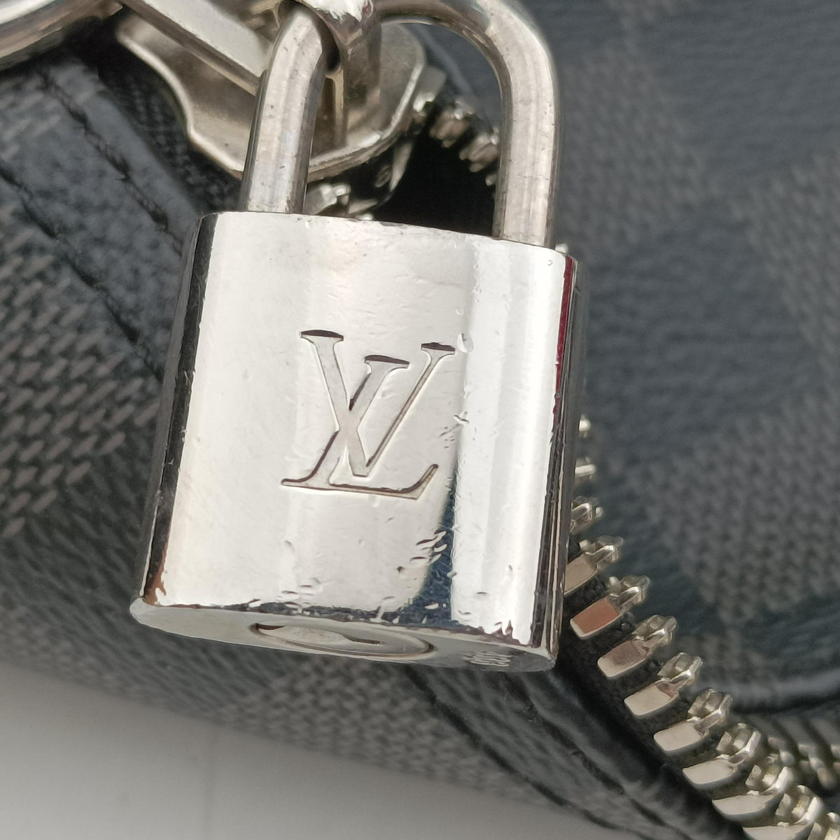 Secondhand Louis Vuitton Keepall Bandouliere 45 Monogram Eclipse Monogram Eclipse Canvas M40569 shoulderbag | stylenewstar