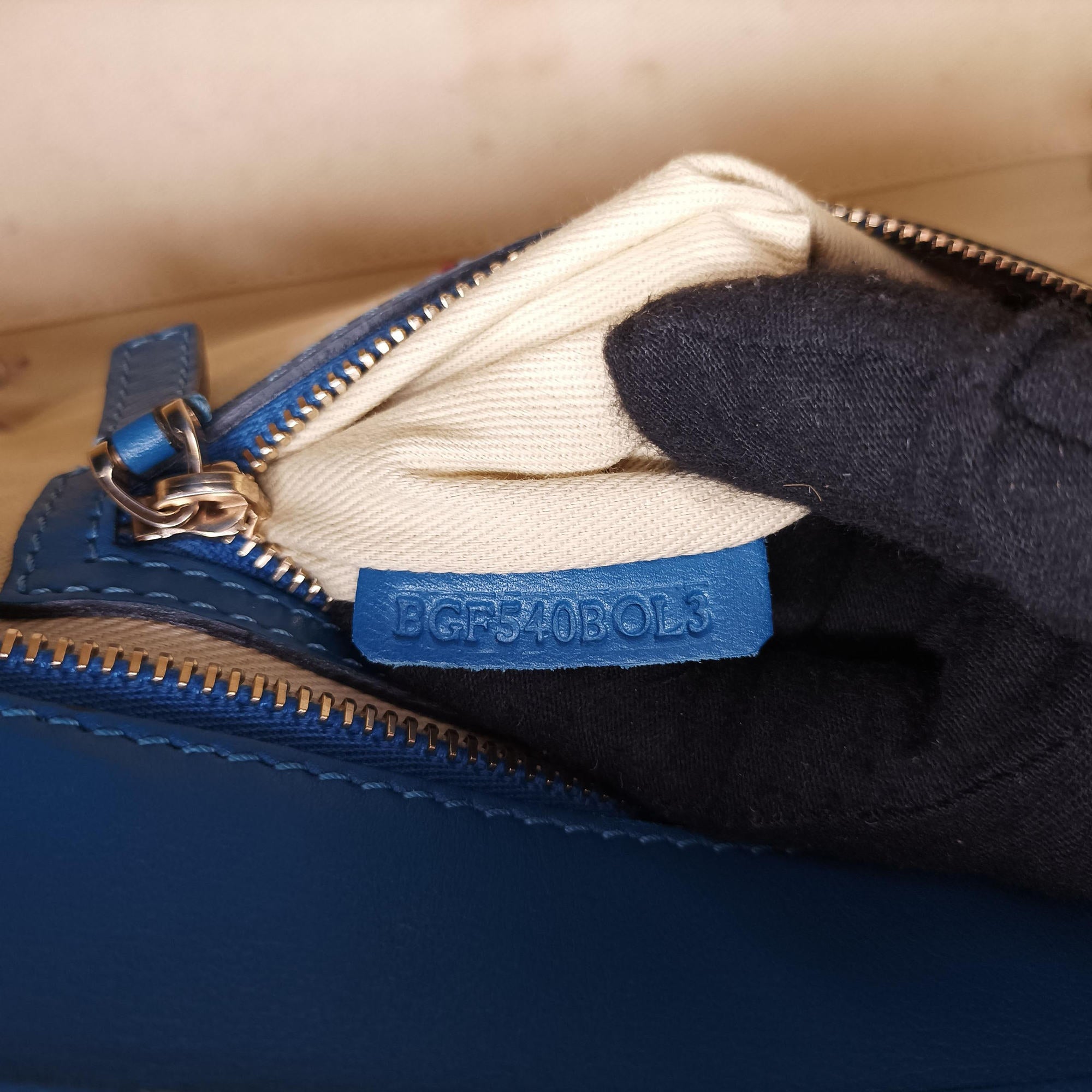 Pre-owned Valentino Rockstud Blue Leather  shoulderbag | stylenewstar