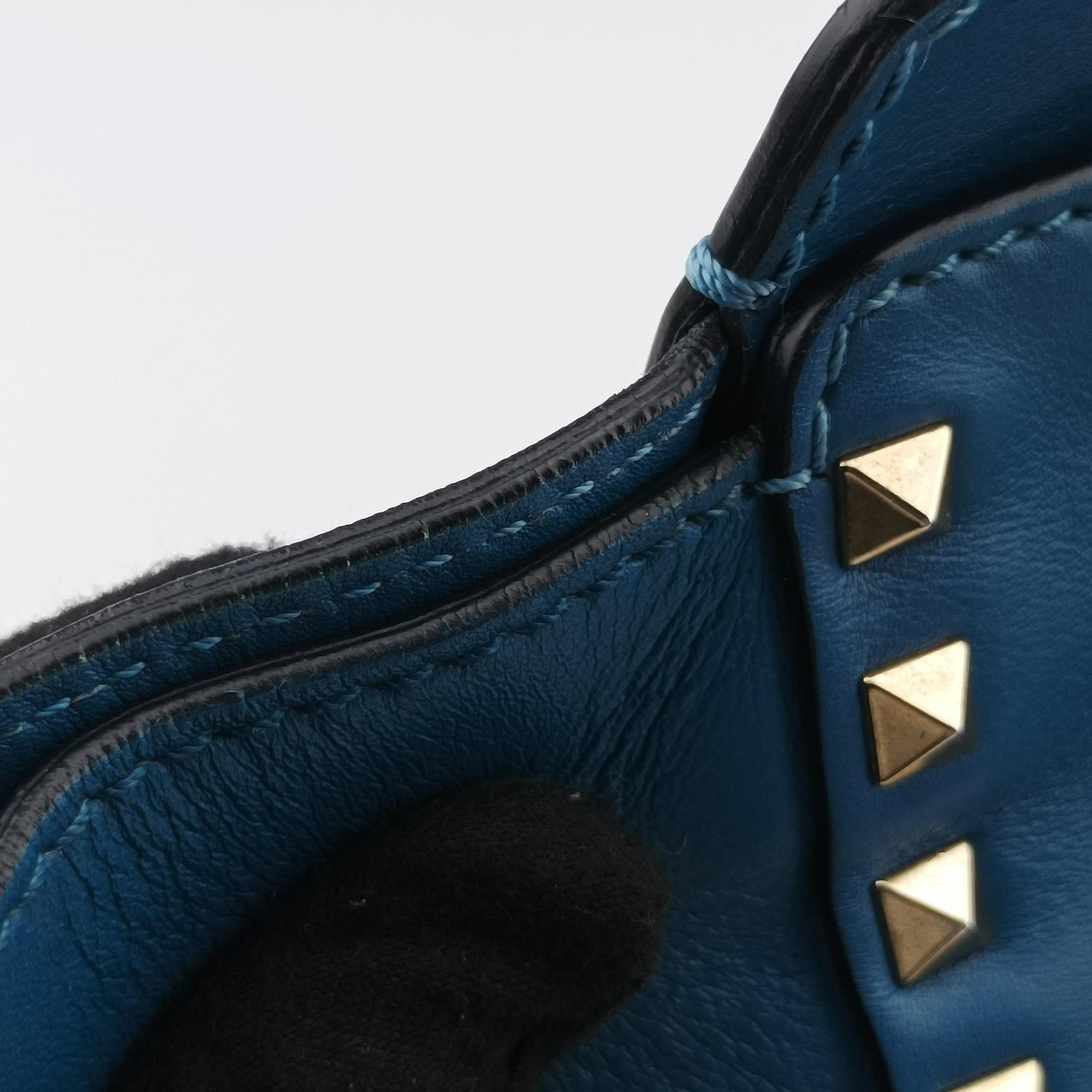 Pre-owned Valentino Rockstud Blue Leather  shoulderbag | stylenewstar