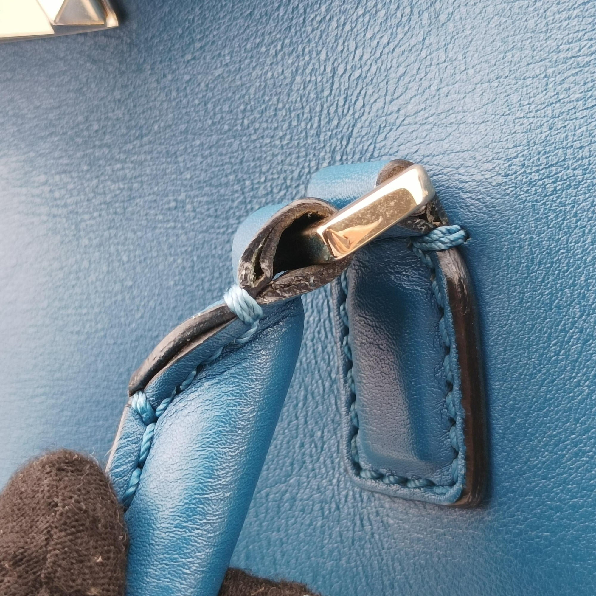 Pre-owned Valentino Rockstud Blue Leather  shoulderbag | stylenewstar