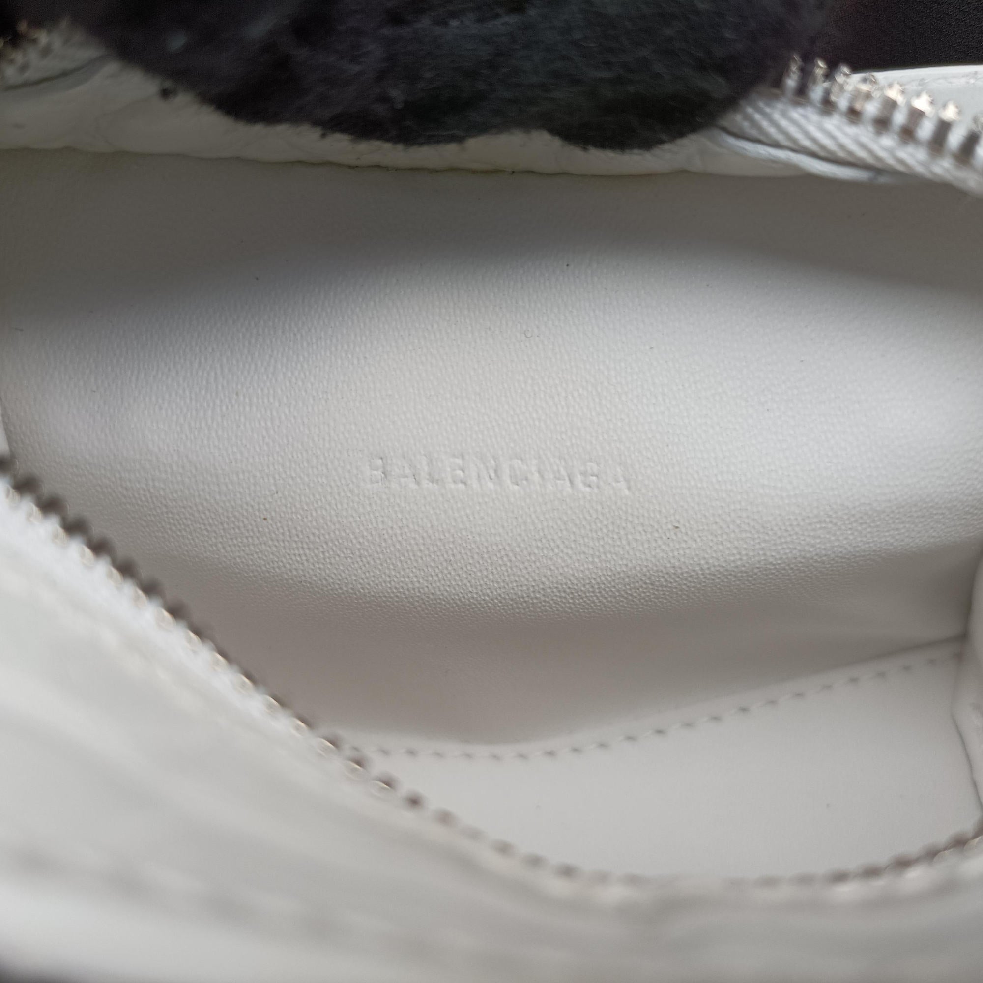 Pre-owned Balenciaga Neo Classic City nano White Leather  shoulderbag | stylenewstar