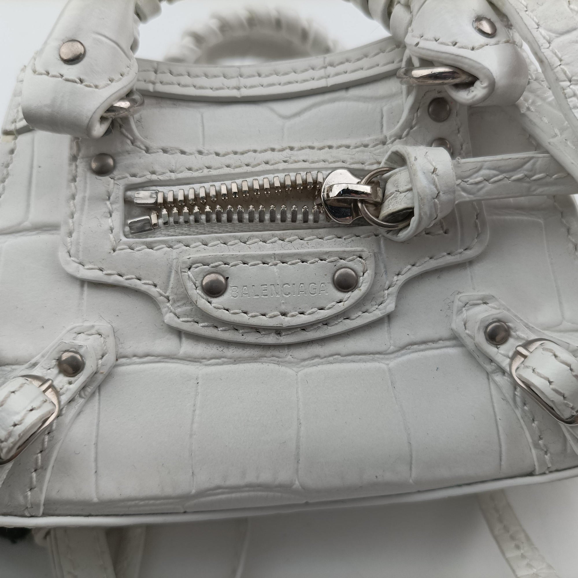 Pre-owned Balenciaga Neo Classic City nano White Leather  shoulderbag | stylenewstar