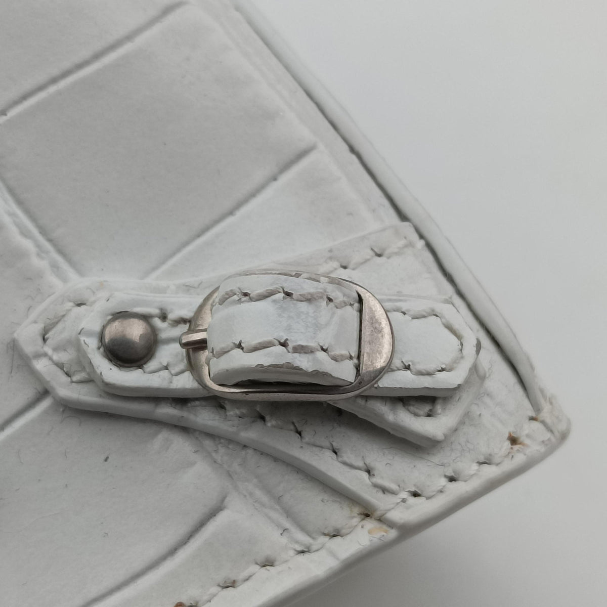 Pre-owned Balenciaga Neo Classic City nano White Leather  shoulderbag | stylenewstar