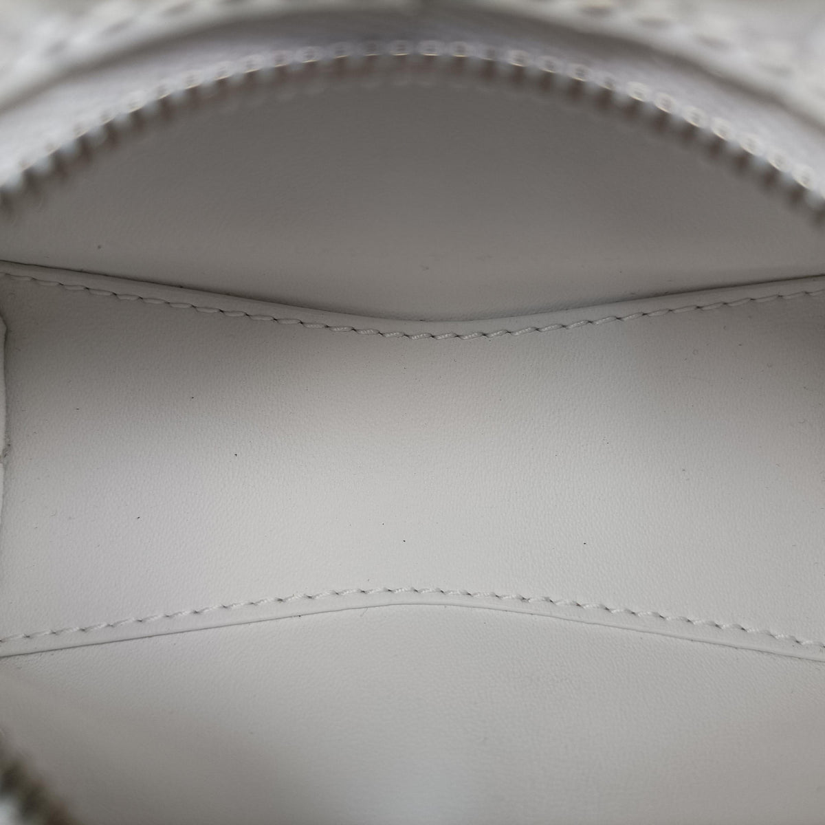 Pre-owned Balenciaga Neo Classic City nano White Leather  shoulderbag | stylenewstar