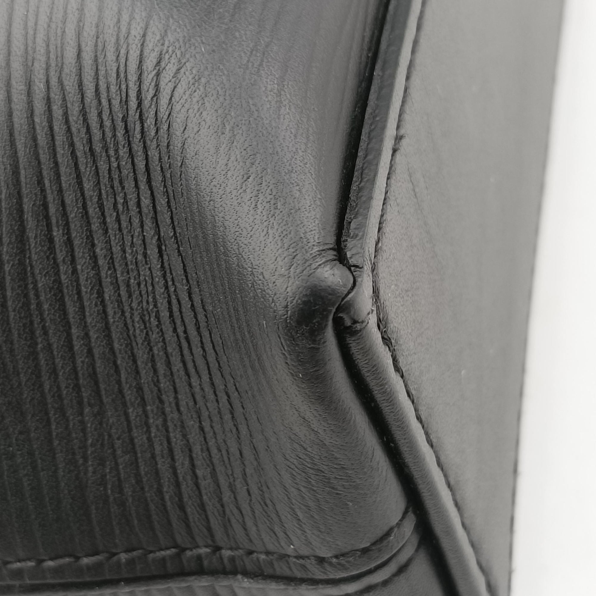 Vintage Louis Vuitton PorteDocument noir Epi M50163 shoulderbag | stylenewstar