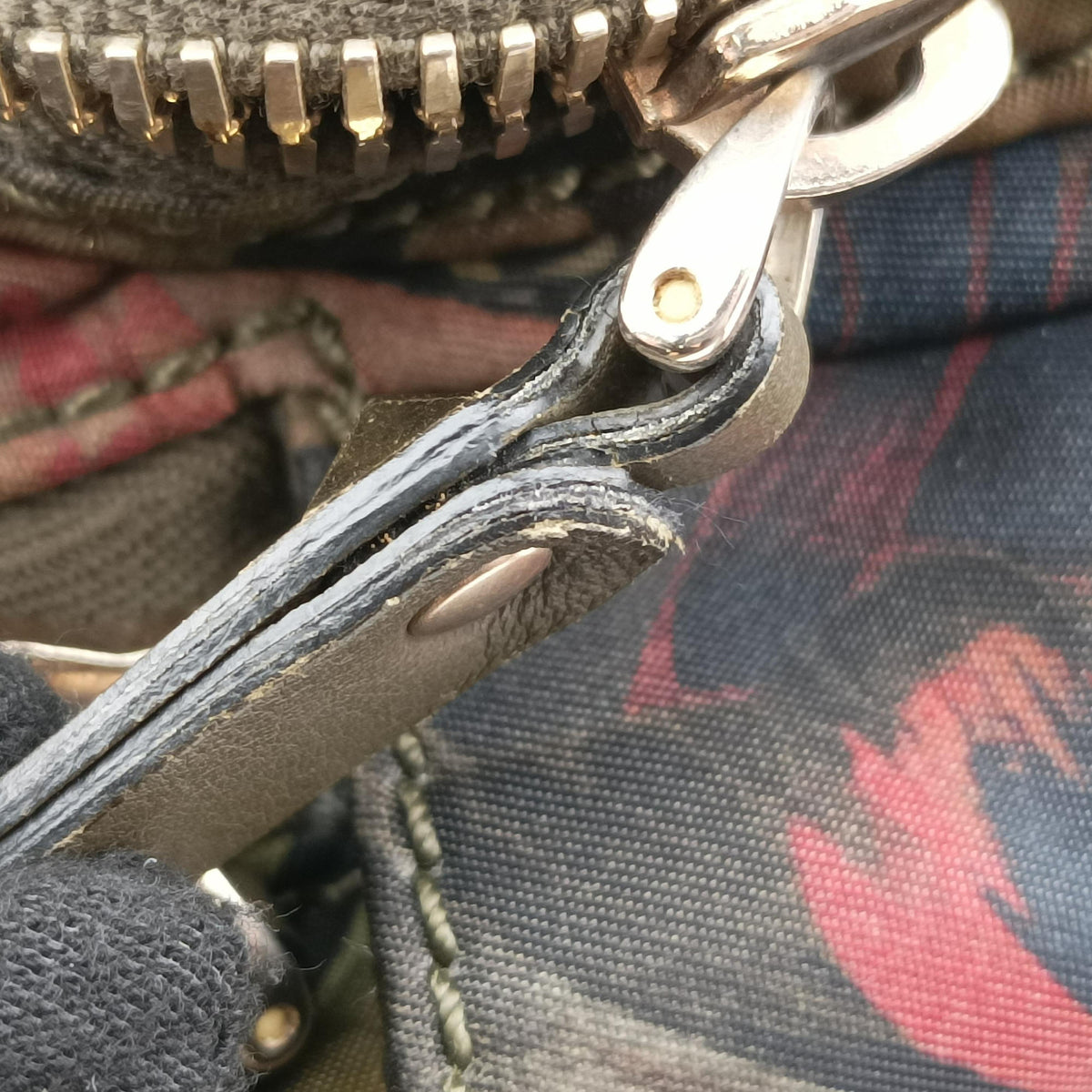 Pre-owned Valentino Rockstud Greenx Multicolor nylonx Leather  backpack/rucksack | stylenewstar