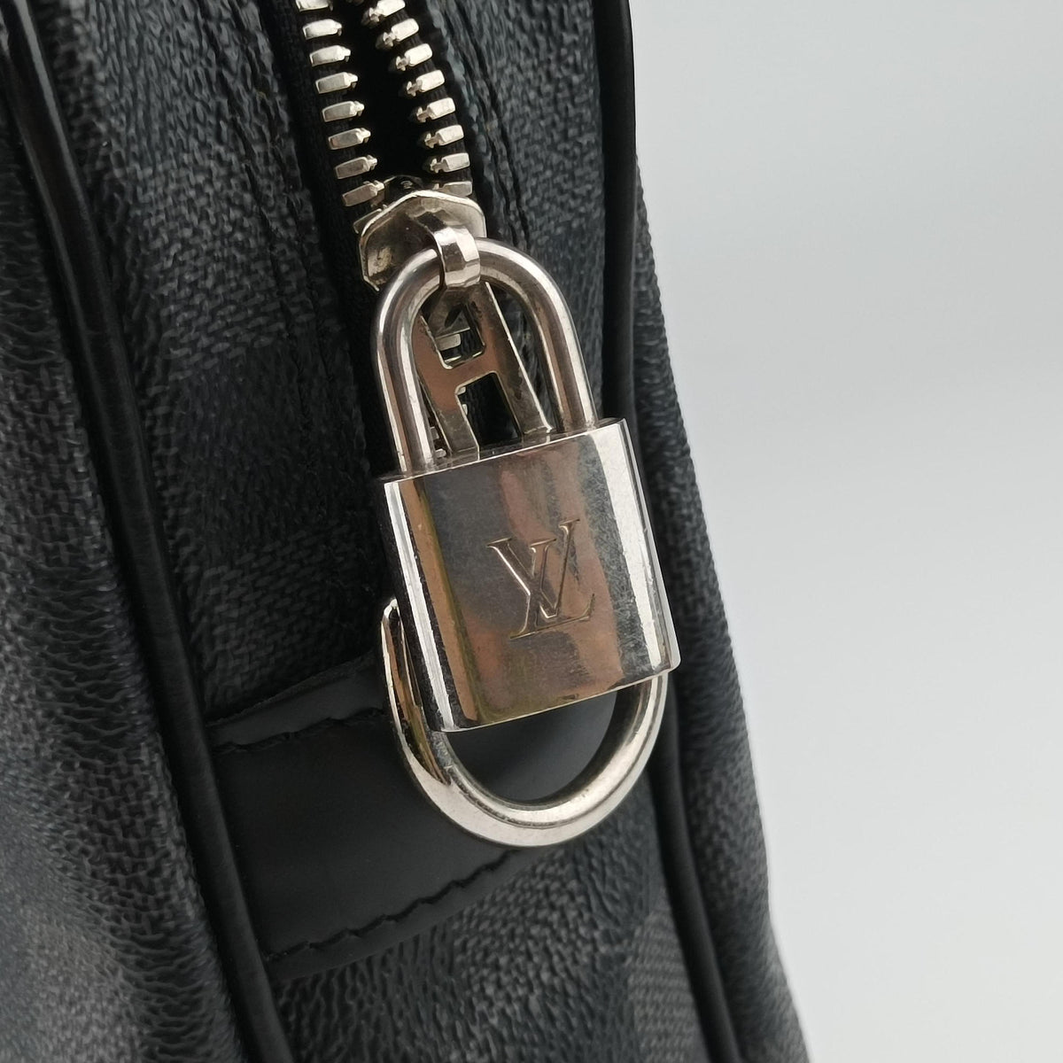 Vintage Louis Vuitton Porte Documents Voyage PM Noir Damier Graphite N41478 handbag | stylenewstar