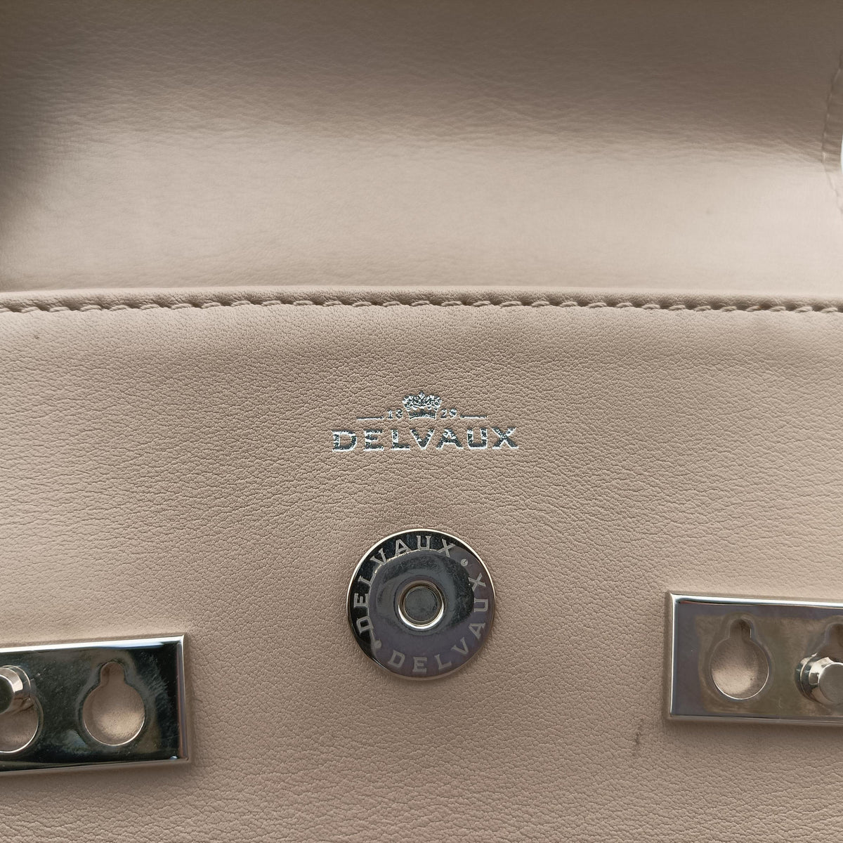 Vintage Delvaux Tampete Beige Leather  shoulderbag | stylenewstar