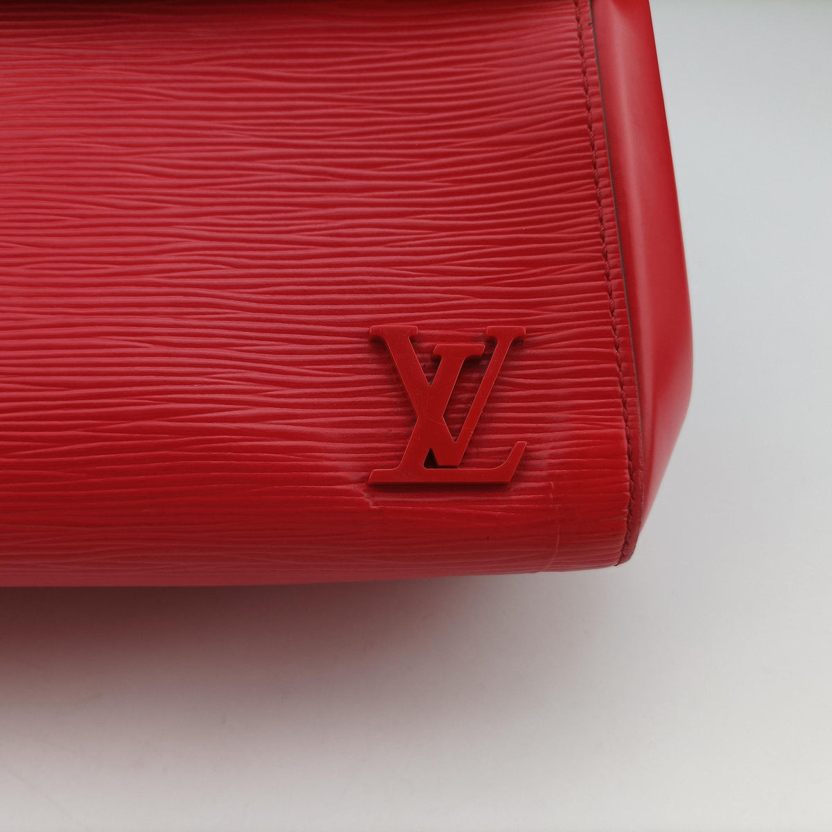 Pre-owned Louis Vuitton Cluny Red Epi M41333 shoulderbag | stylenewstar