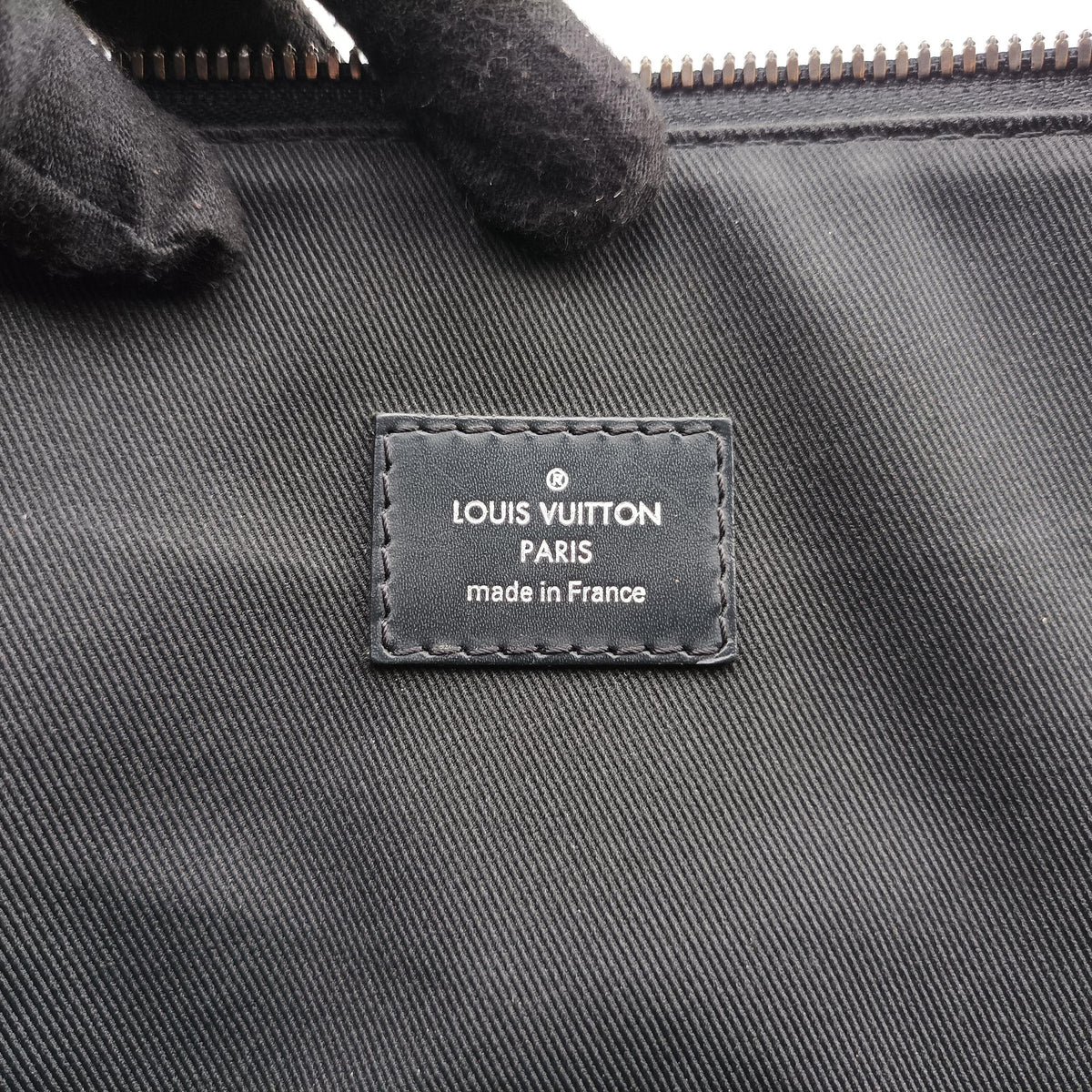 Vintage Louis Vuitton Explorer Noir Monogram Eclipse Canvas M40567 handbag | stylenewstar
