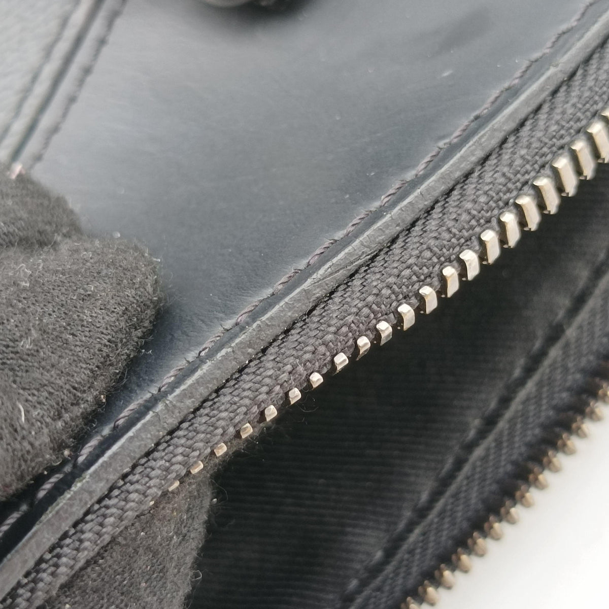 Vintage Louis Vuitton Explorer Noir Monogram Eclipse Canvas M40567 handbag | stylenewstar