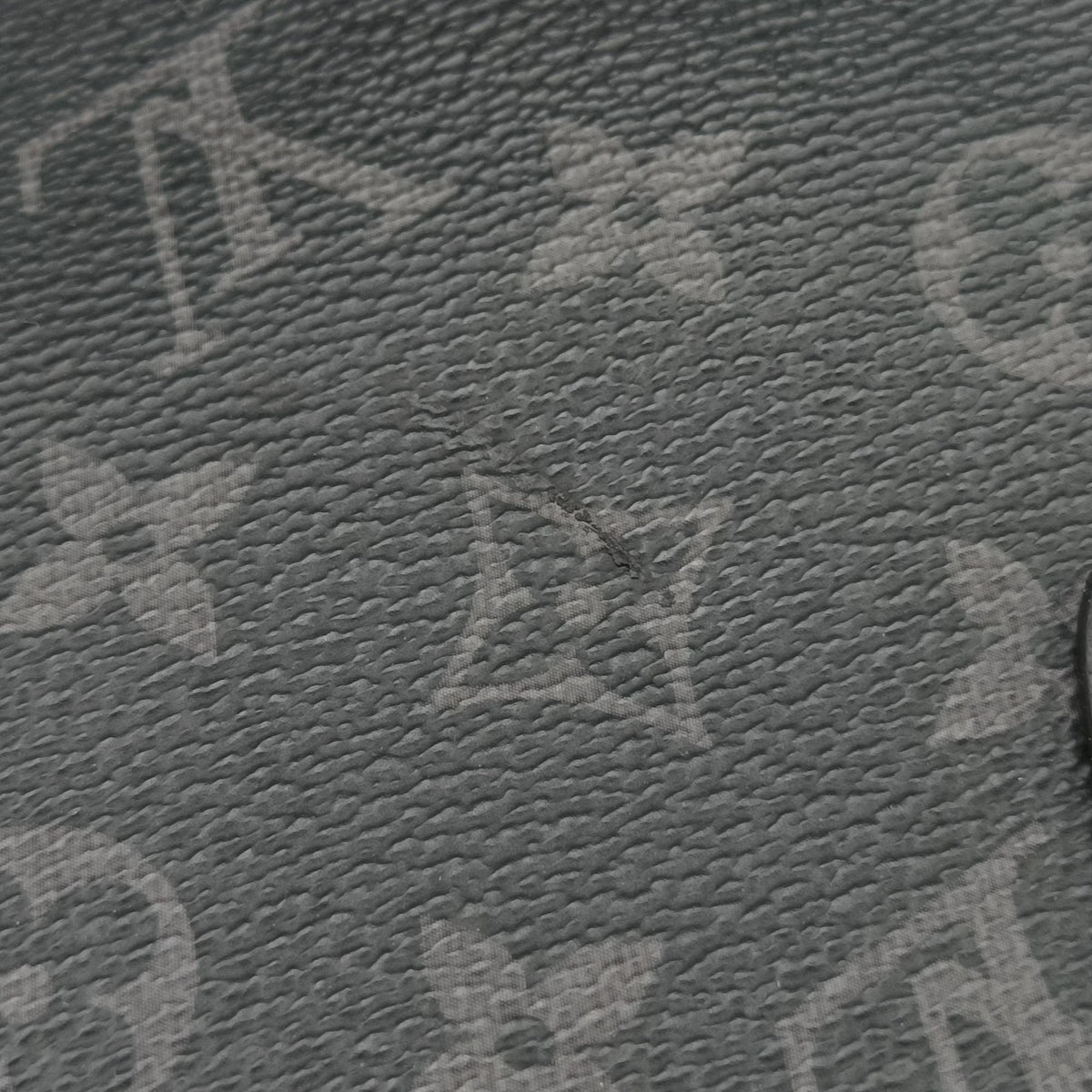 Vintage Louis Vuitton Explorer Noir Monogram Eclipse Canvas M40567 handbag | stylenewstar