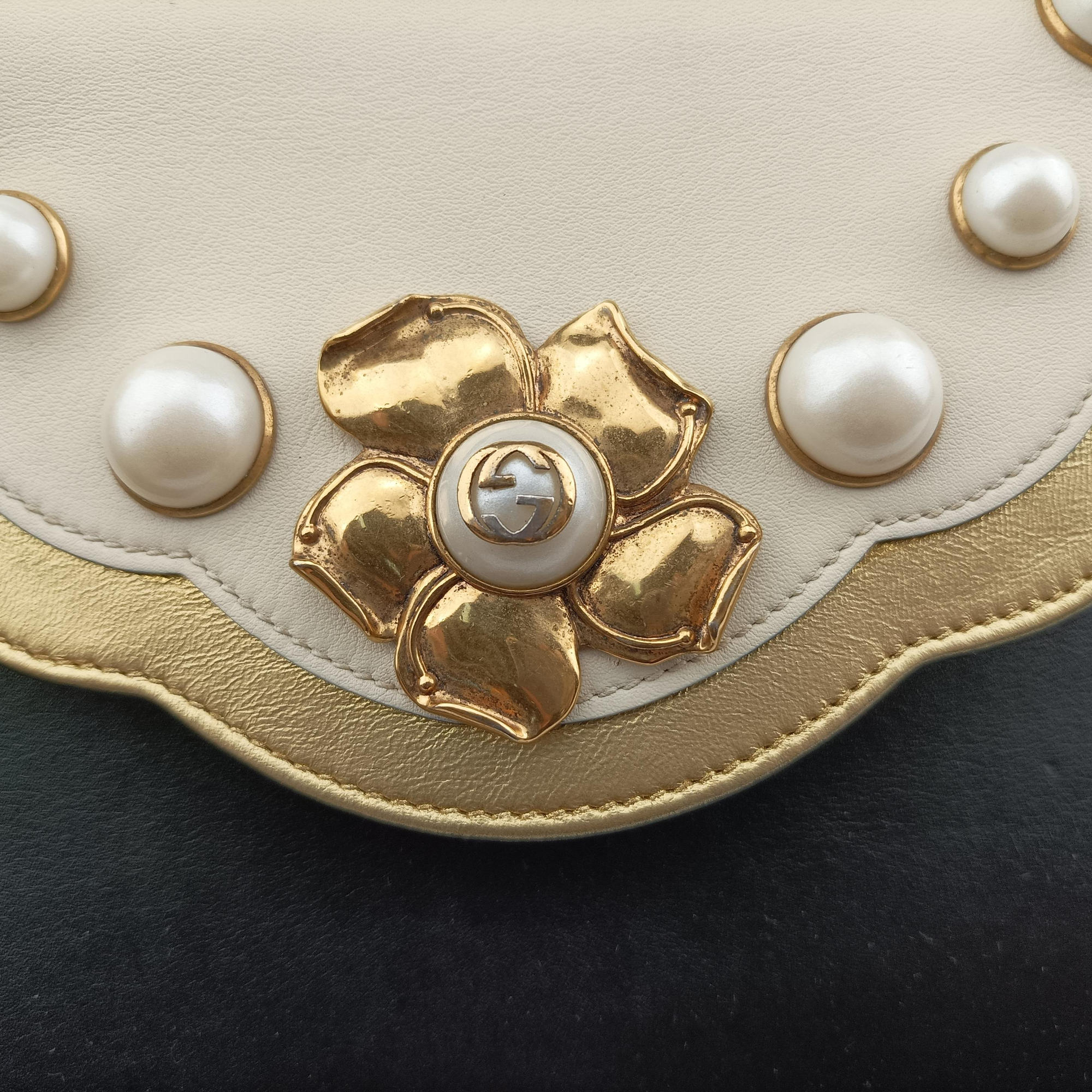 Pre-owned Gucci Pearly Peony Black×White×Gold Leather 432282 shoulderbag | stylenewstar